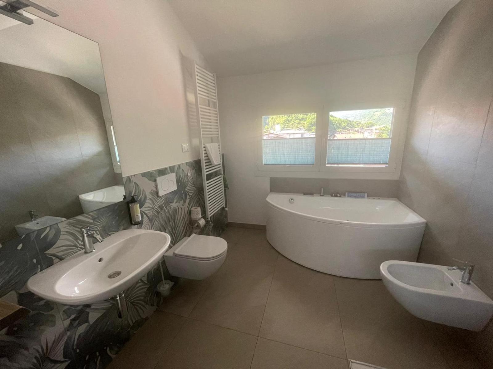 Queen Room with Spa Bath