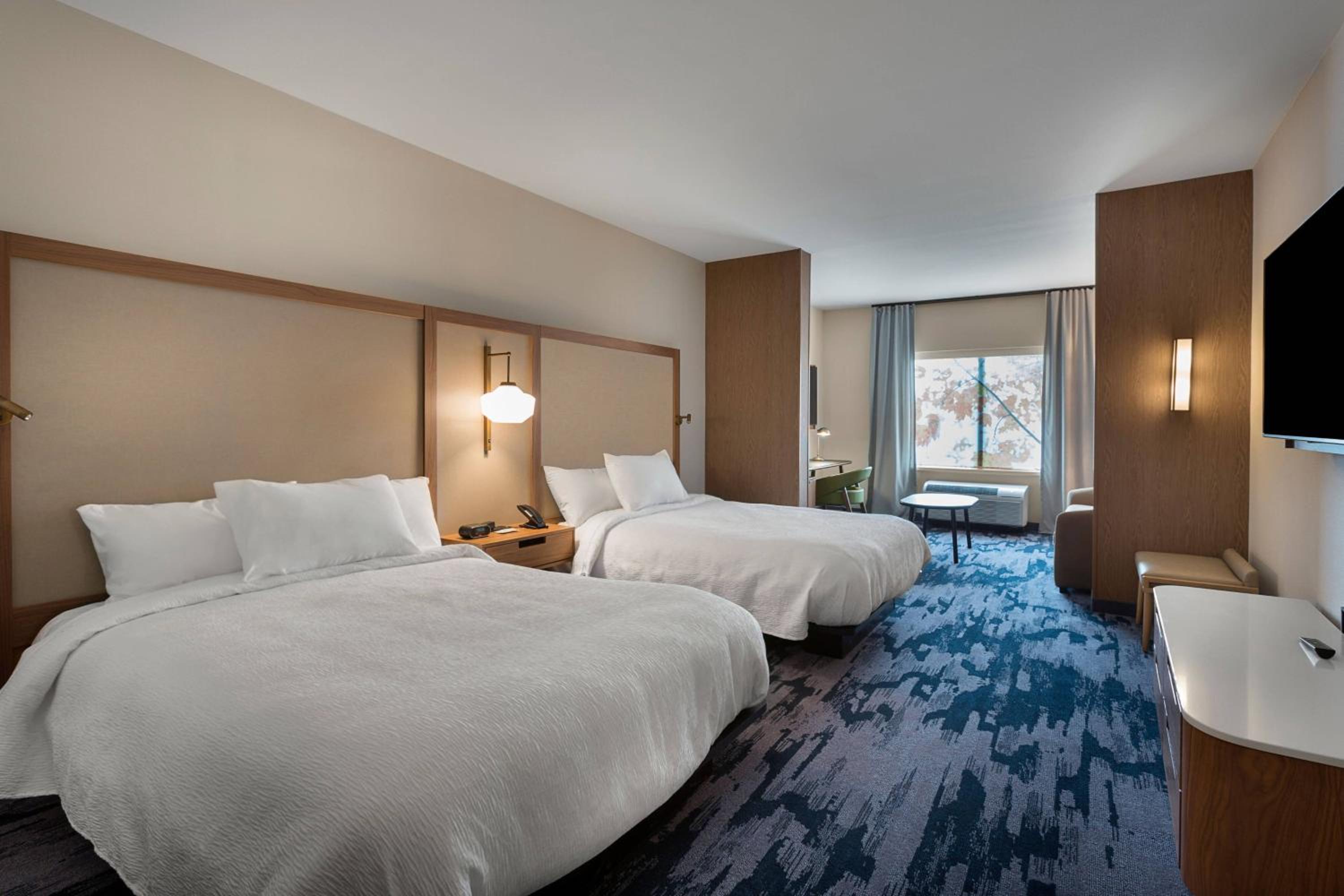 Queen Suite with Two Queen Beds, Bathtub and Sofa Bed - Mobility Access/Hearing Accessible