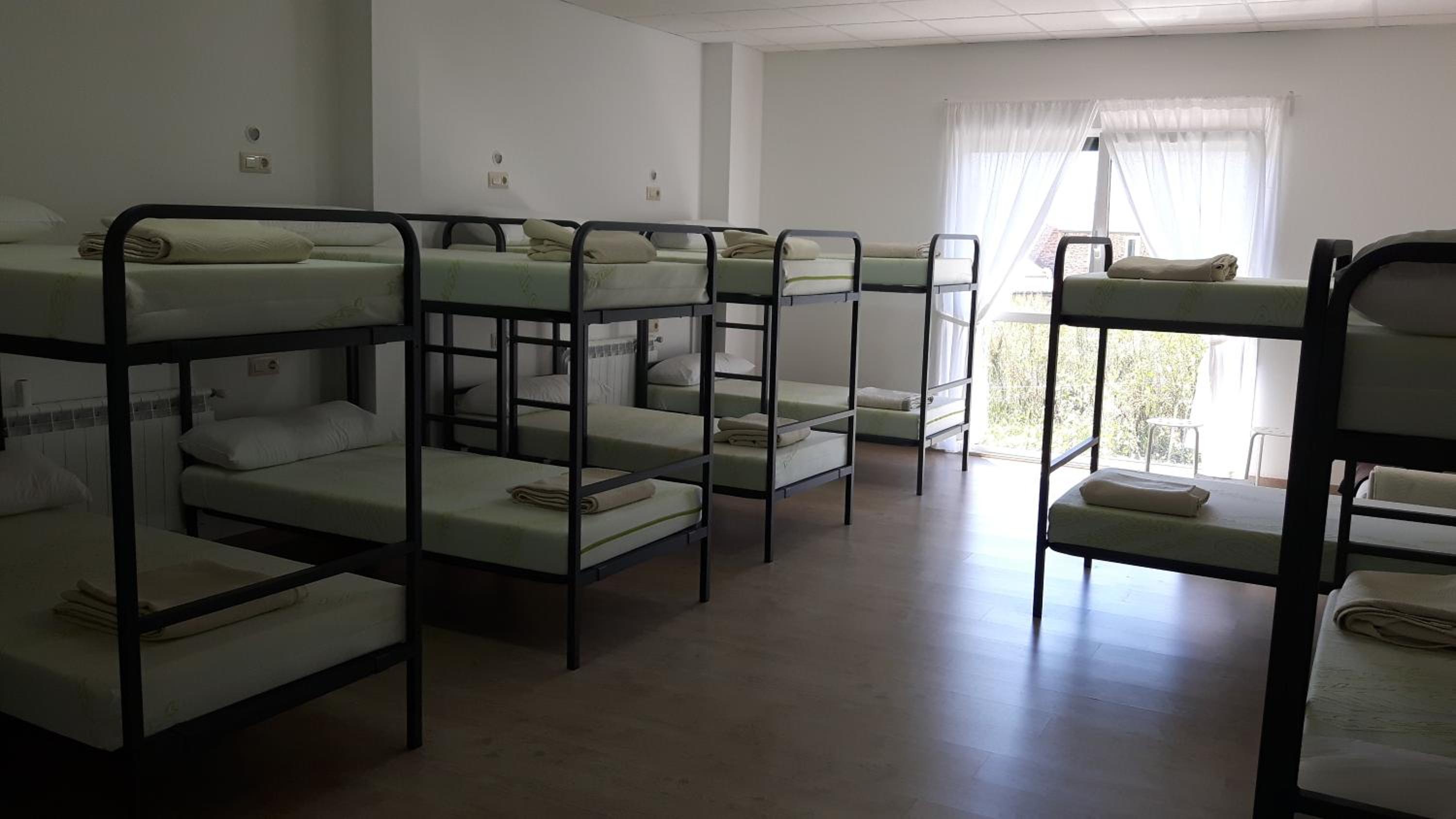 Single Bed in Mixed Dormitory Room