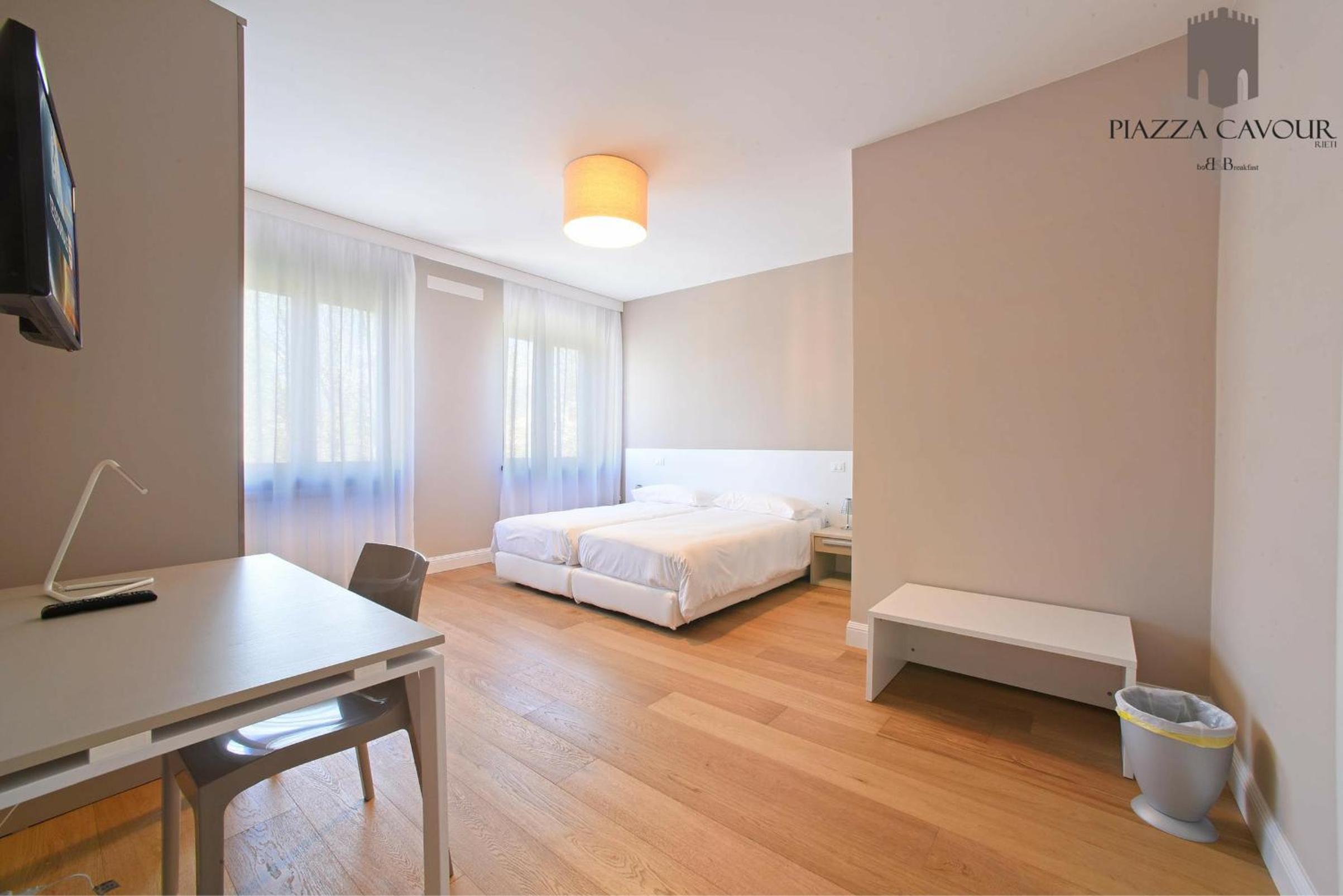 Deluxe Double or Twin Room - Photo 10