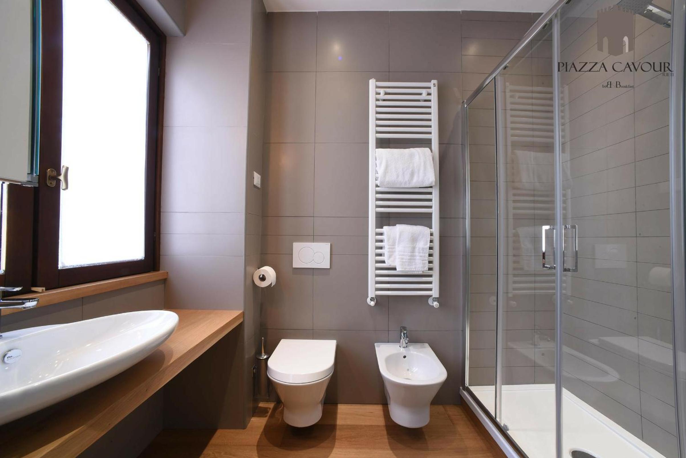 Deluxe Double or Twin Room - Photo 9
