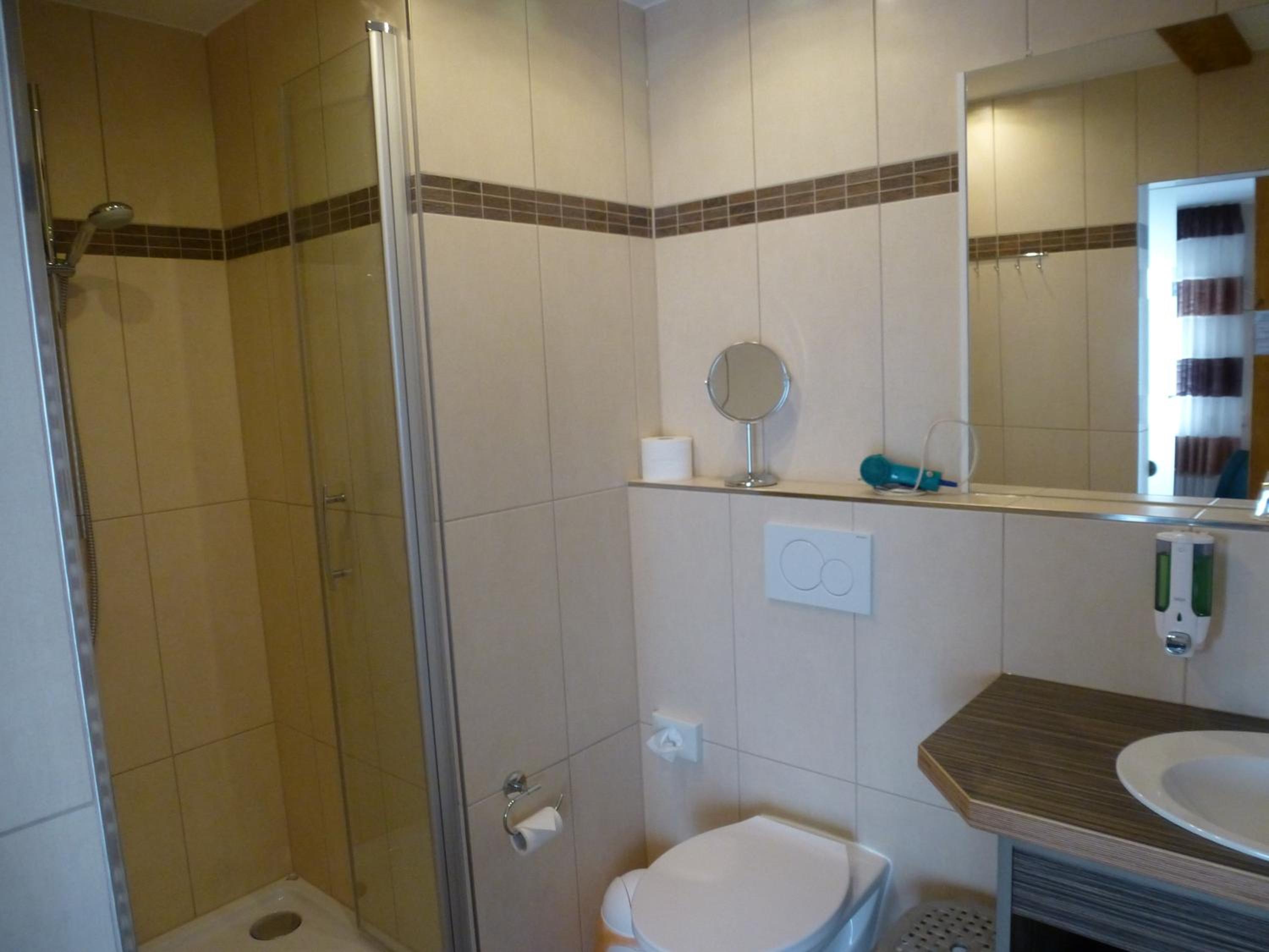 Apartment with Shower photo 3
