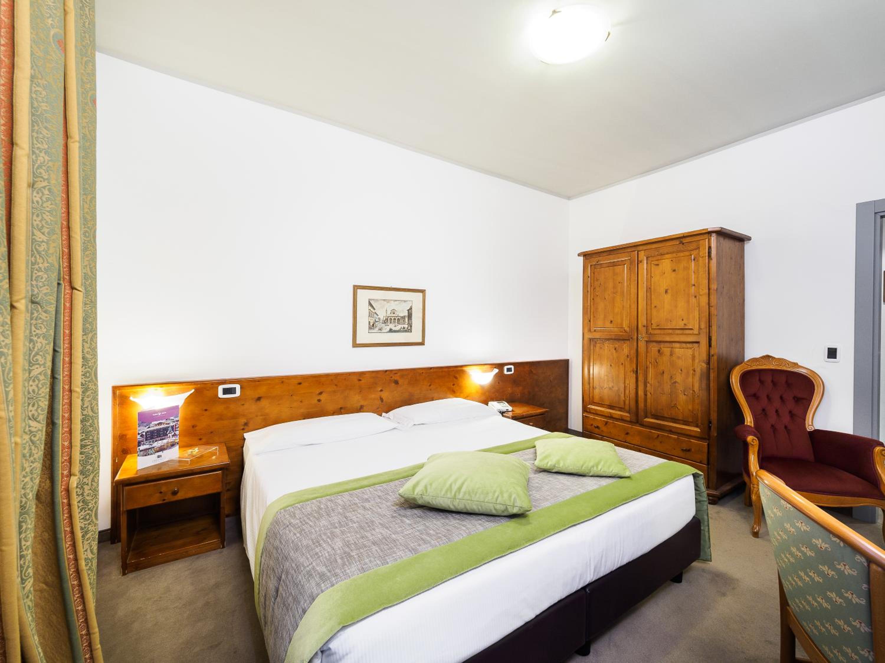 Double Room - Photo 5