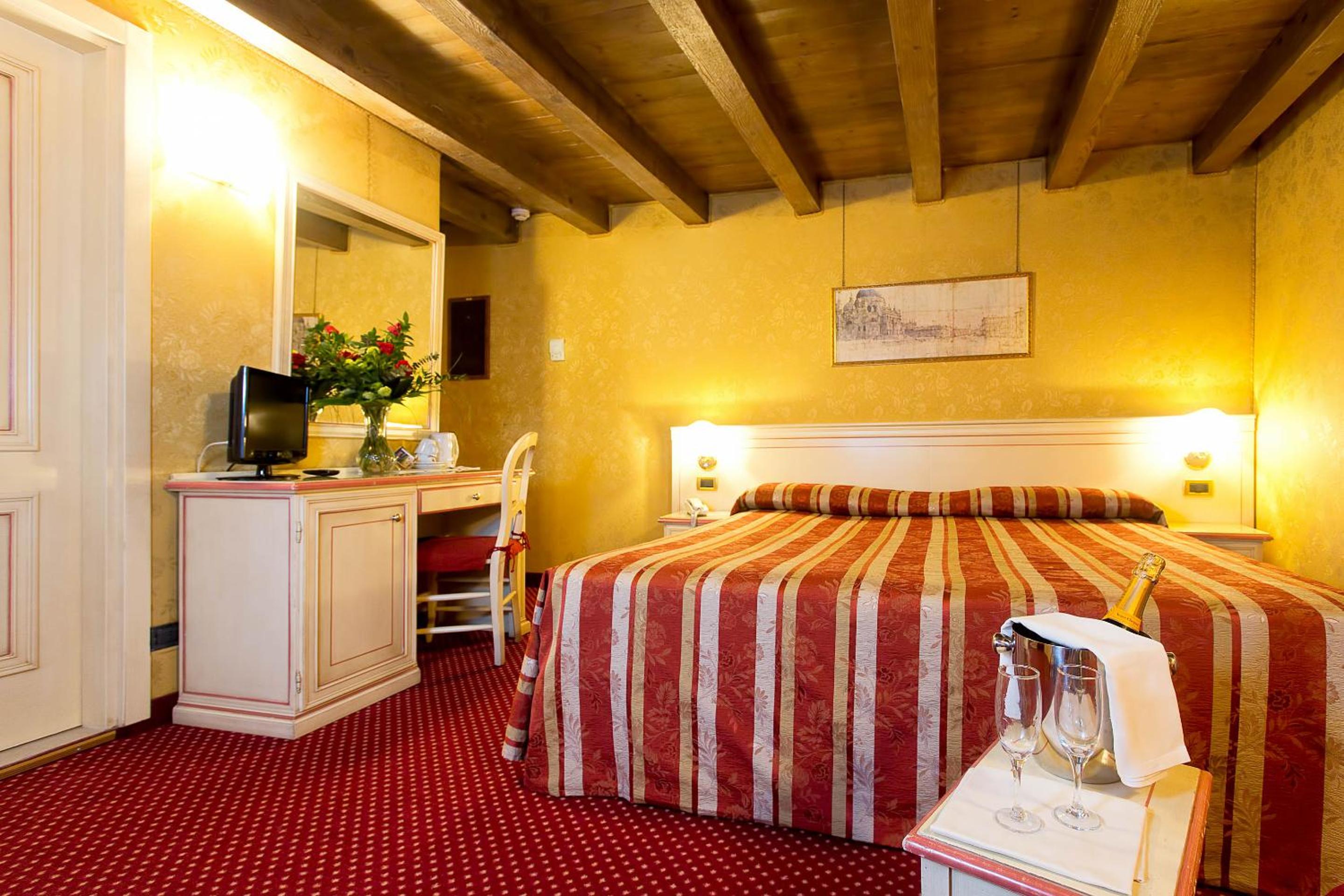 Superior Triple Room photo 2