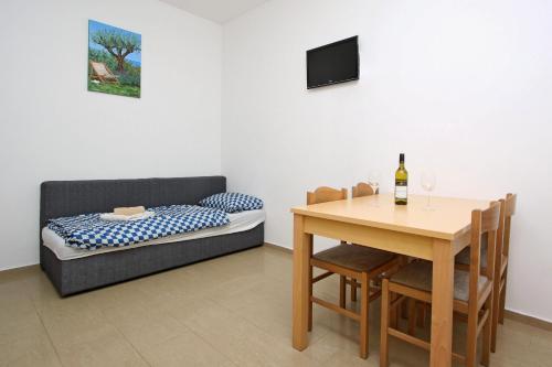 One-Bedroom Apartment (3 Adults) photo 3