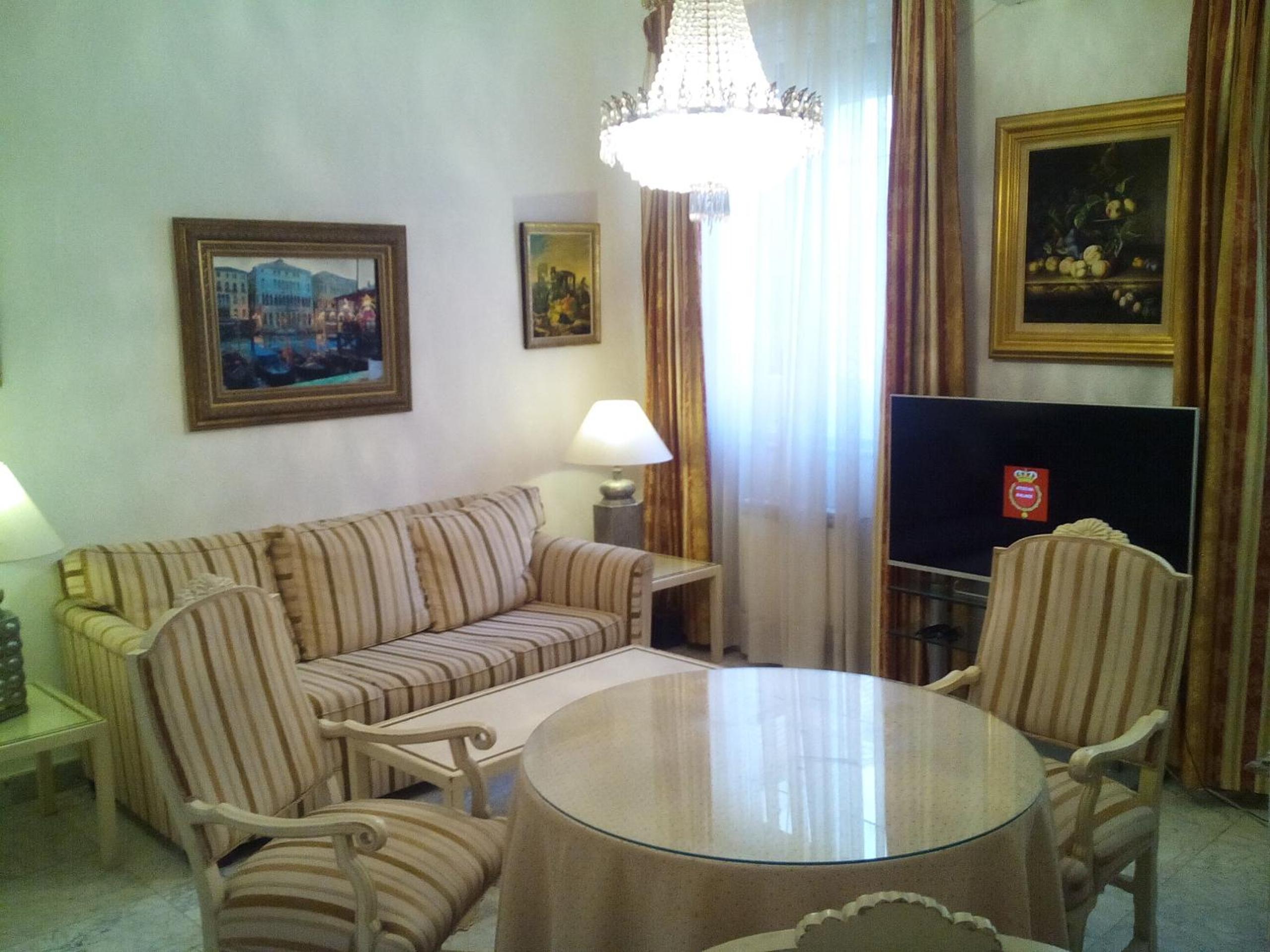 Apartment photo 2