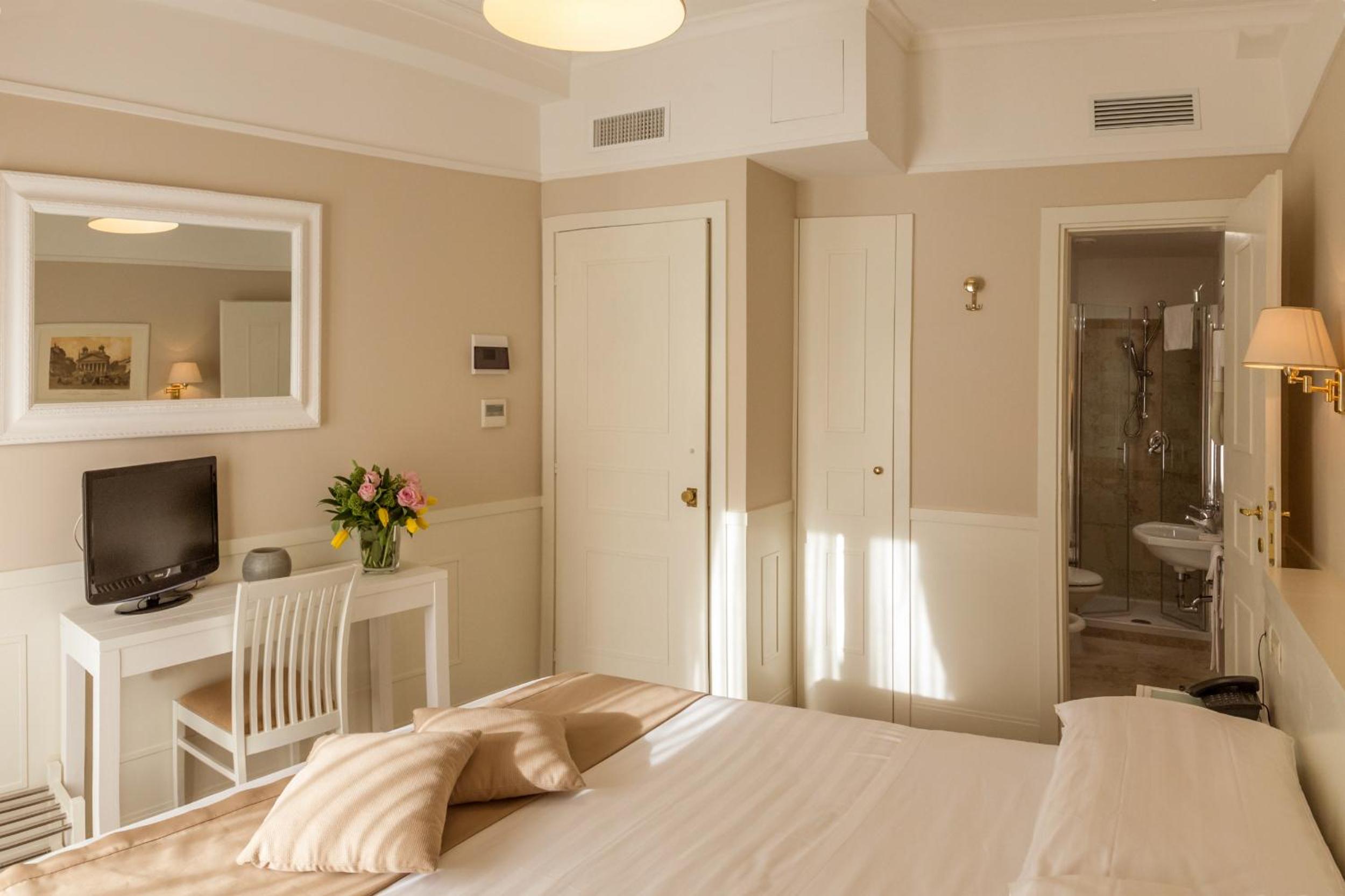 Double or Twin Room photo 3