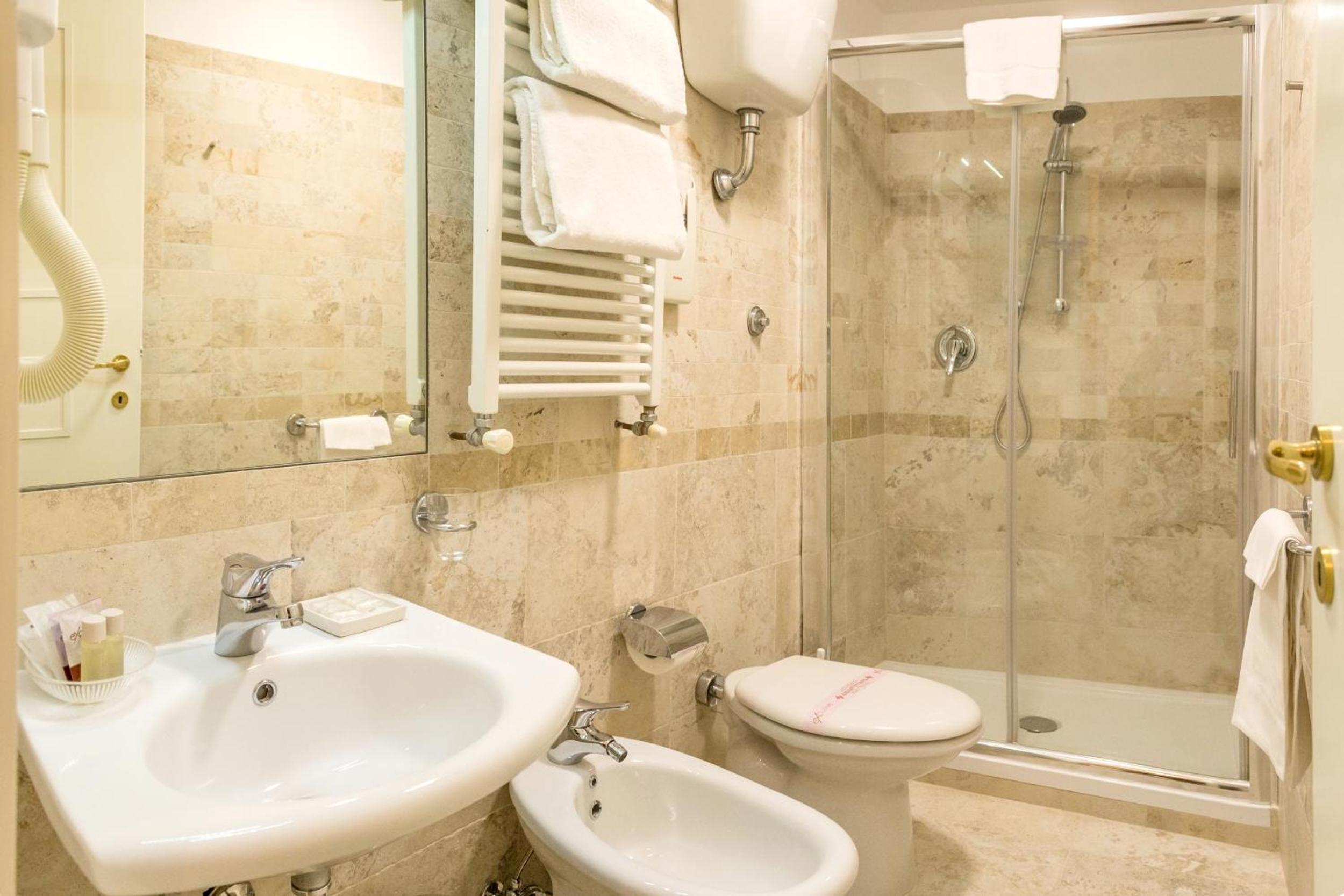 Double or Twin Room photo 3