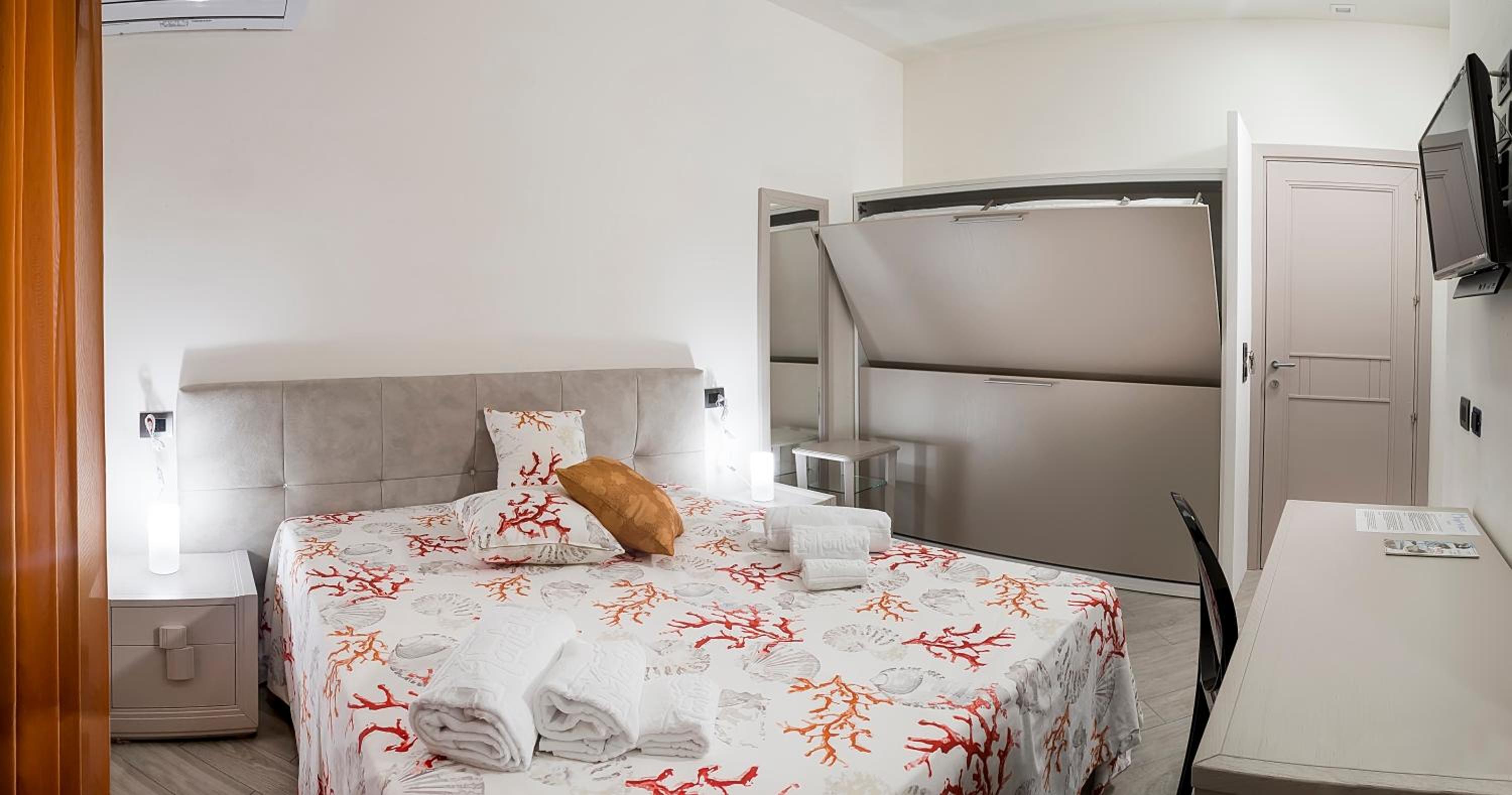 Double Room with Balcony or Terrace photo 3
