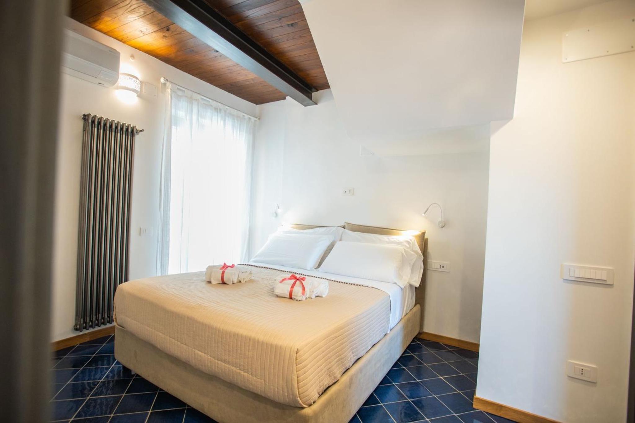 Deluxe One-Bedroom Apartment