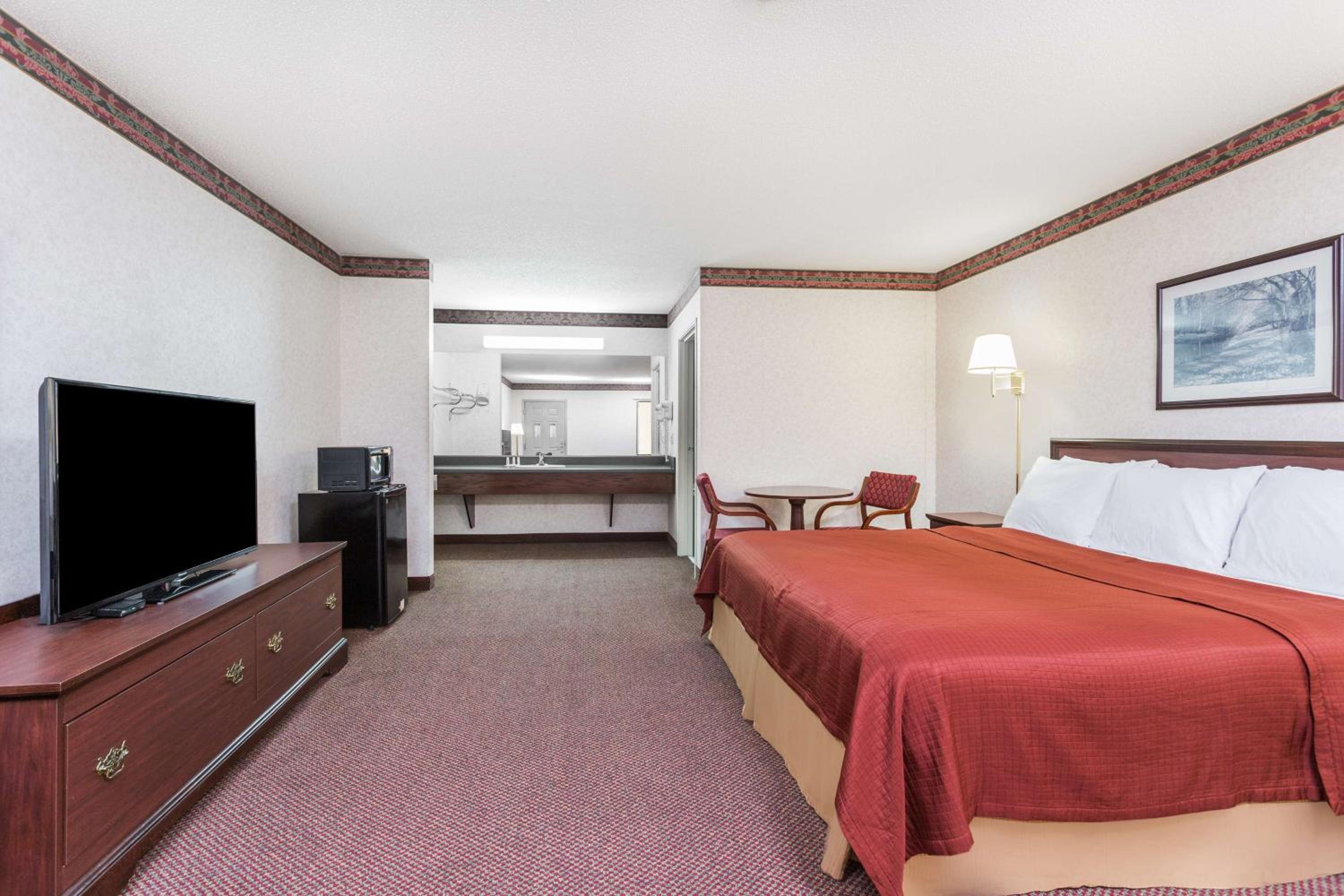 King Room - Disability Access/Non-Smoking - Photo 5