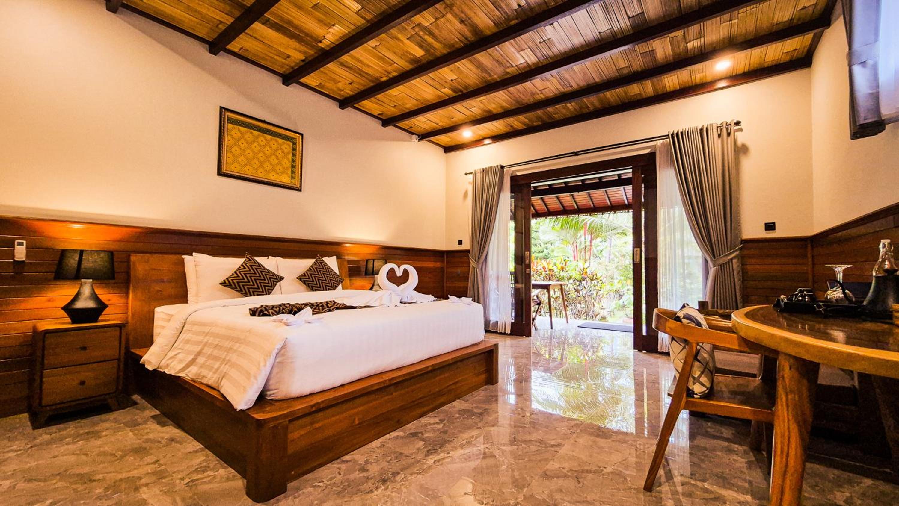 Marble Deluxe Villa with Garden View