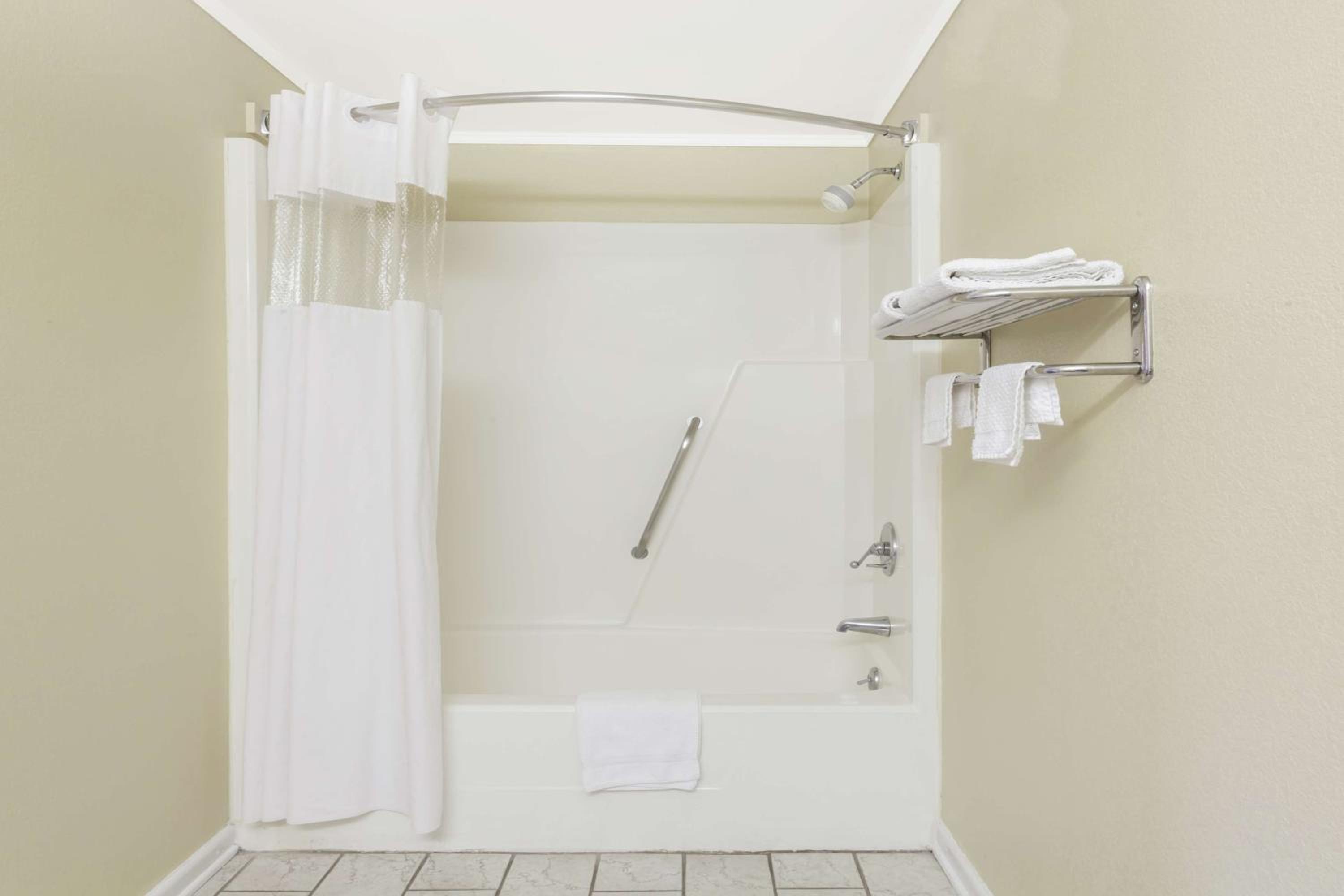 King Room - Disability Access/Non-Smoking - Photo 2