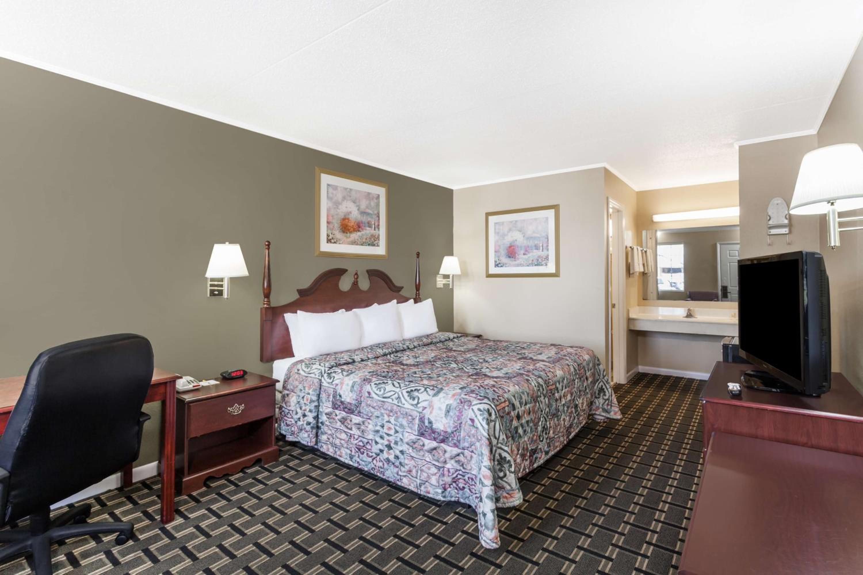 King Room - Disability Access/Non-Smoking - Photo 4