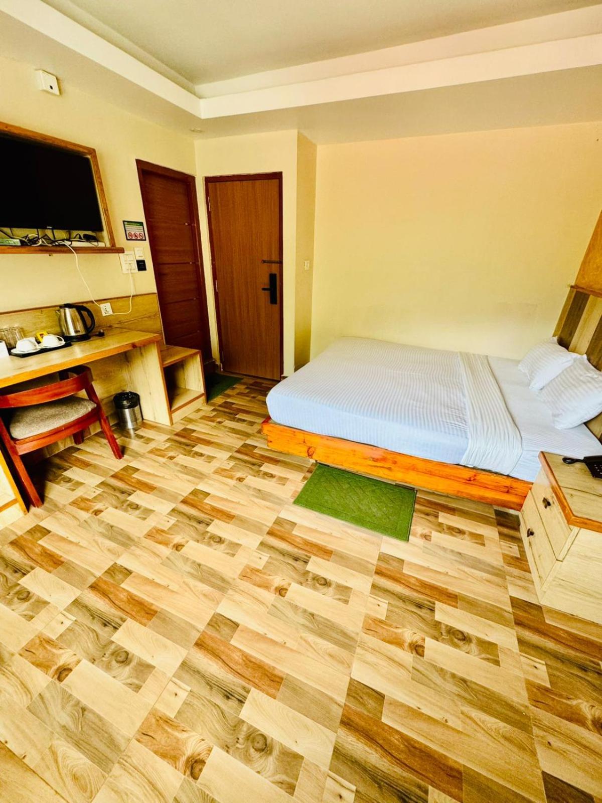 Standard King Room photo 2
