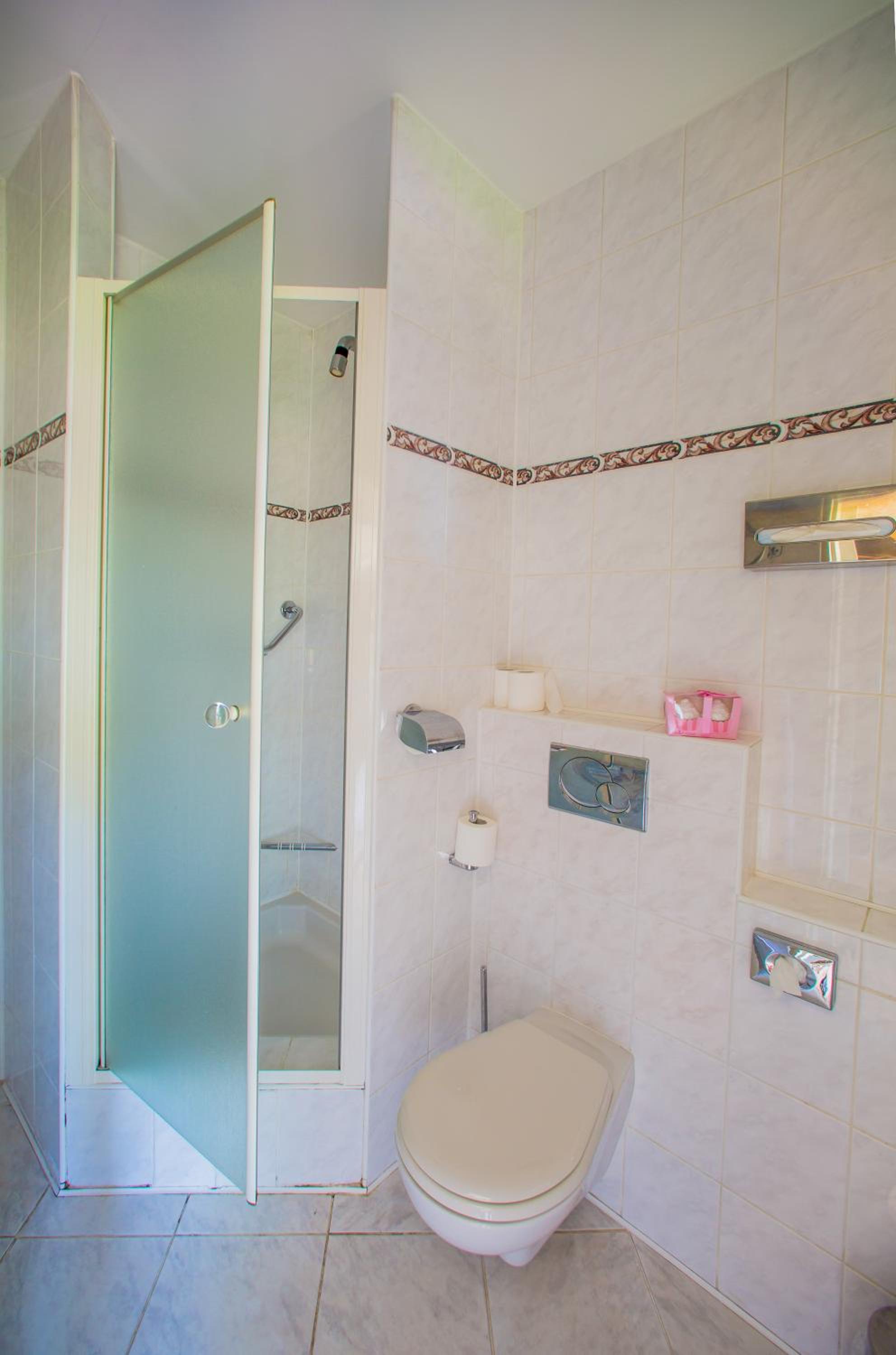 Standard Double or Twin Room with Garden View - Photo 7
