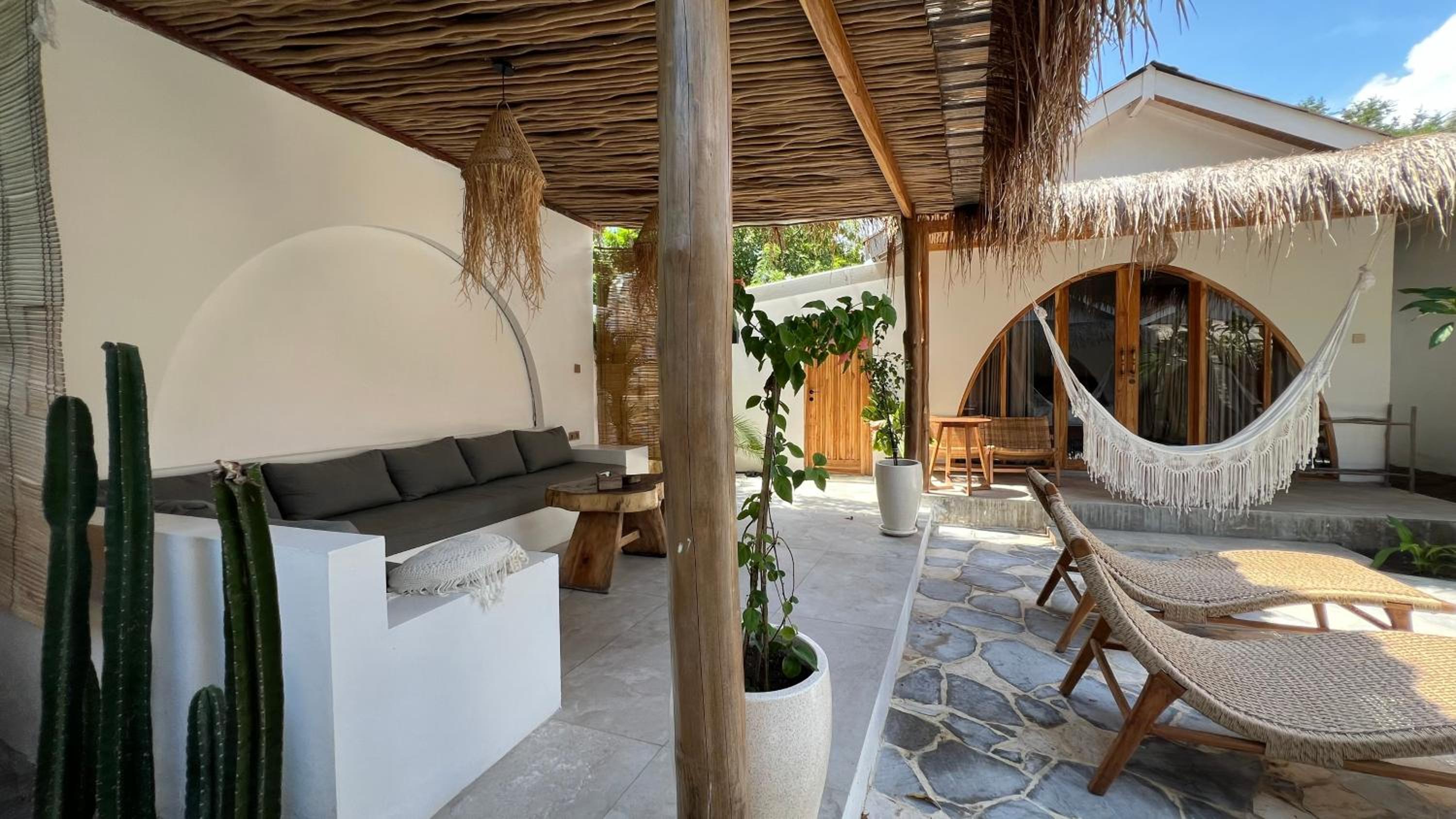 Deluxe Bungalow photo 2