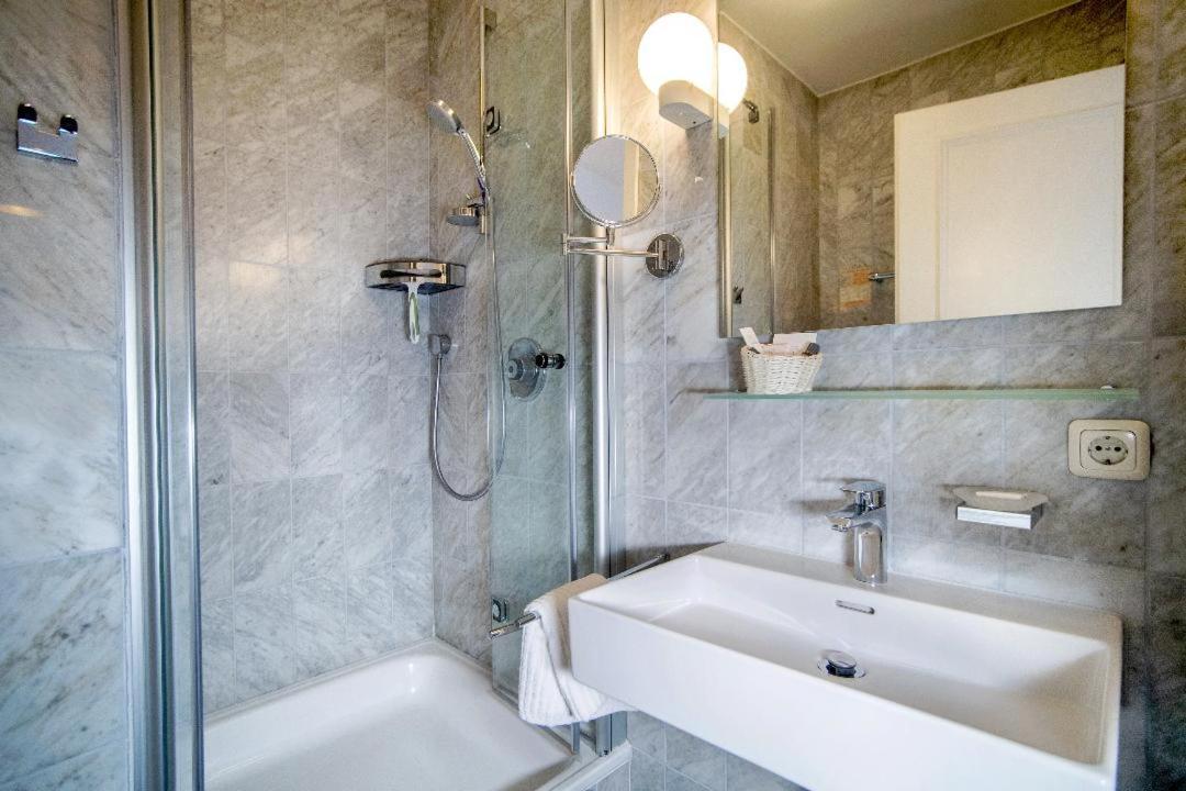 Double or Twin Room photo 3