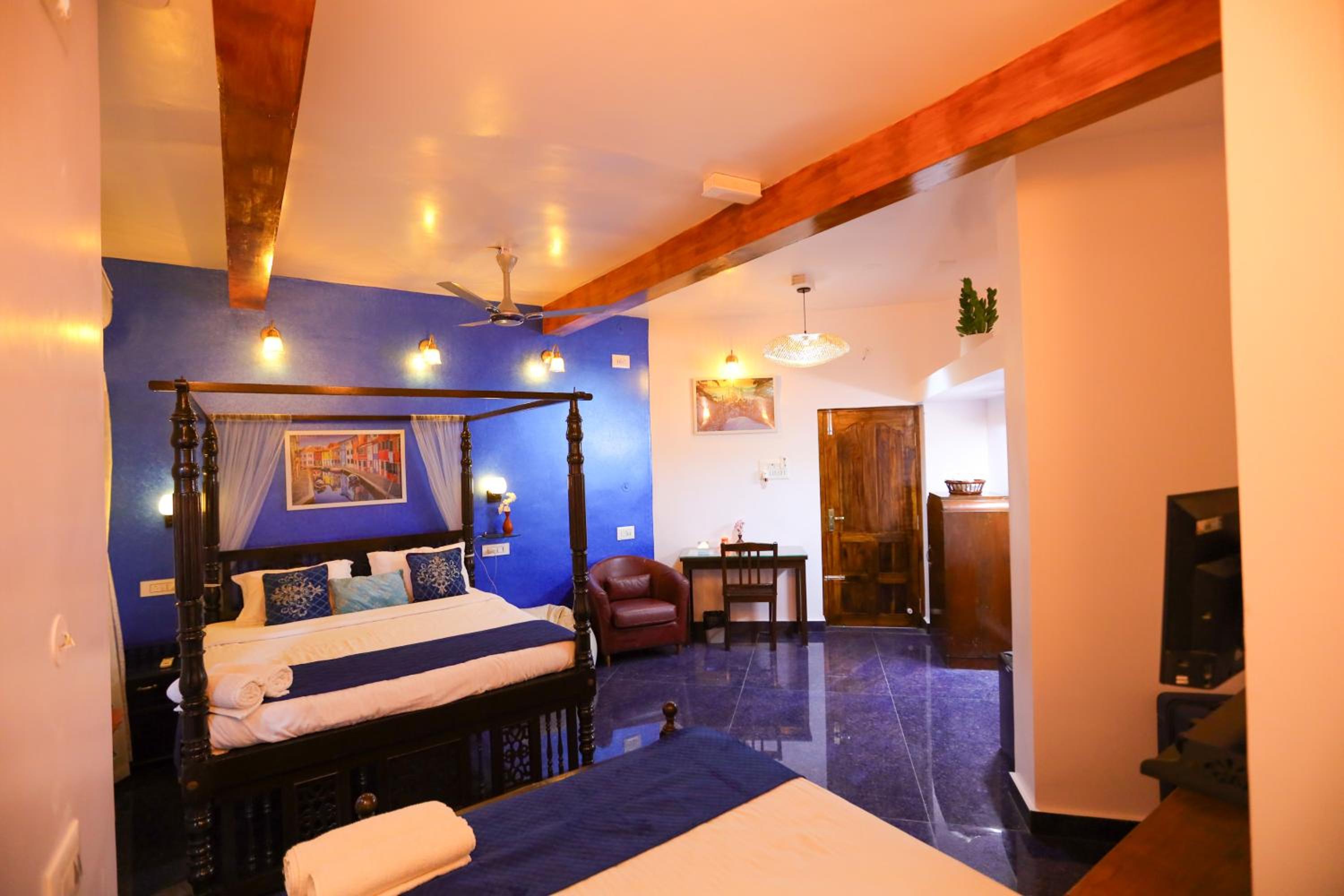 Deluxe Family Room