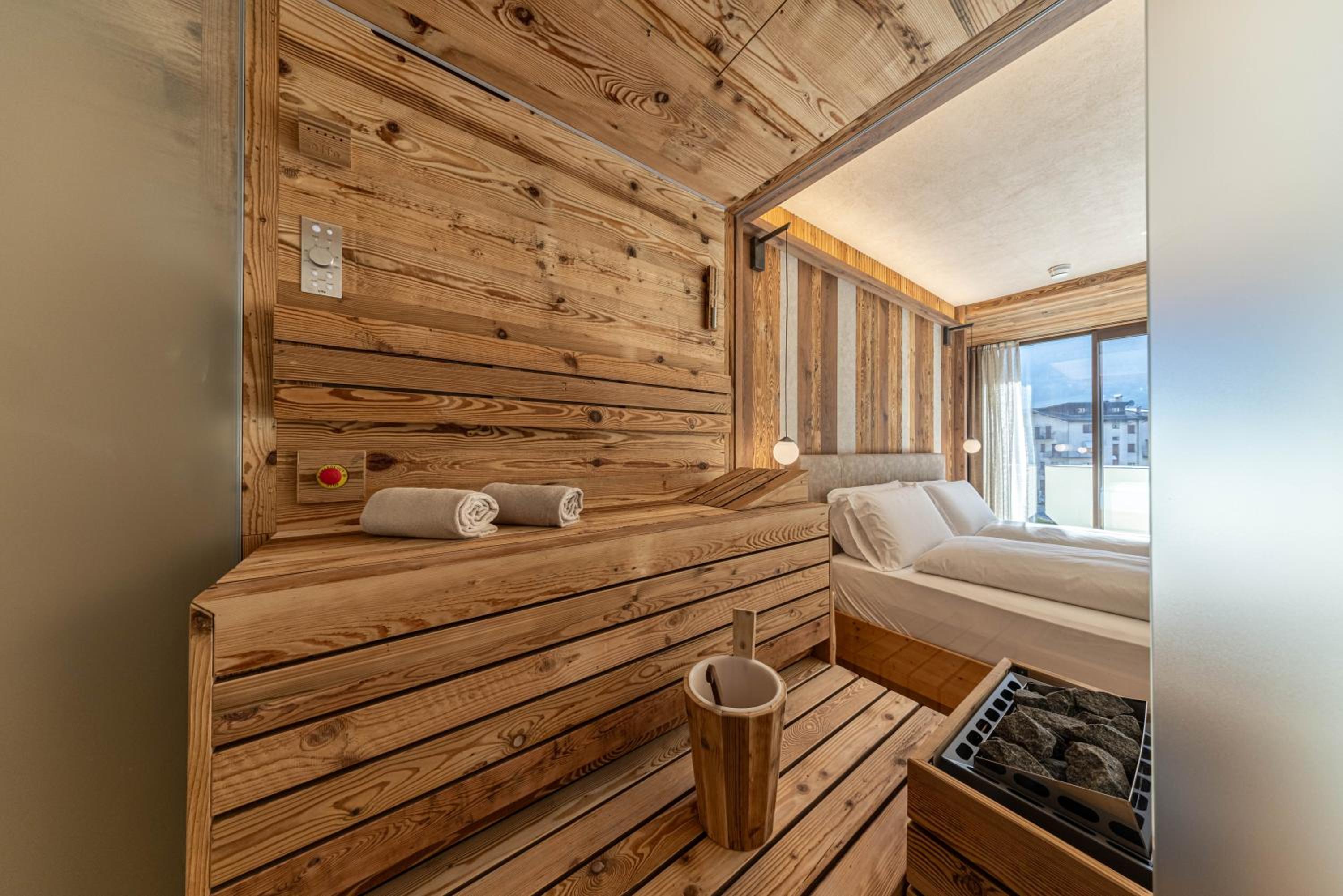 Suite with Spa Access photo 3