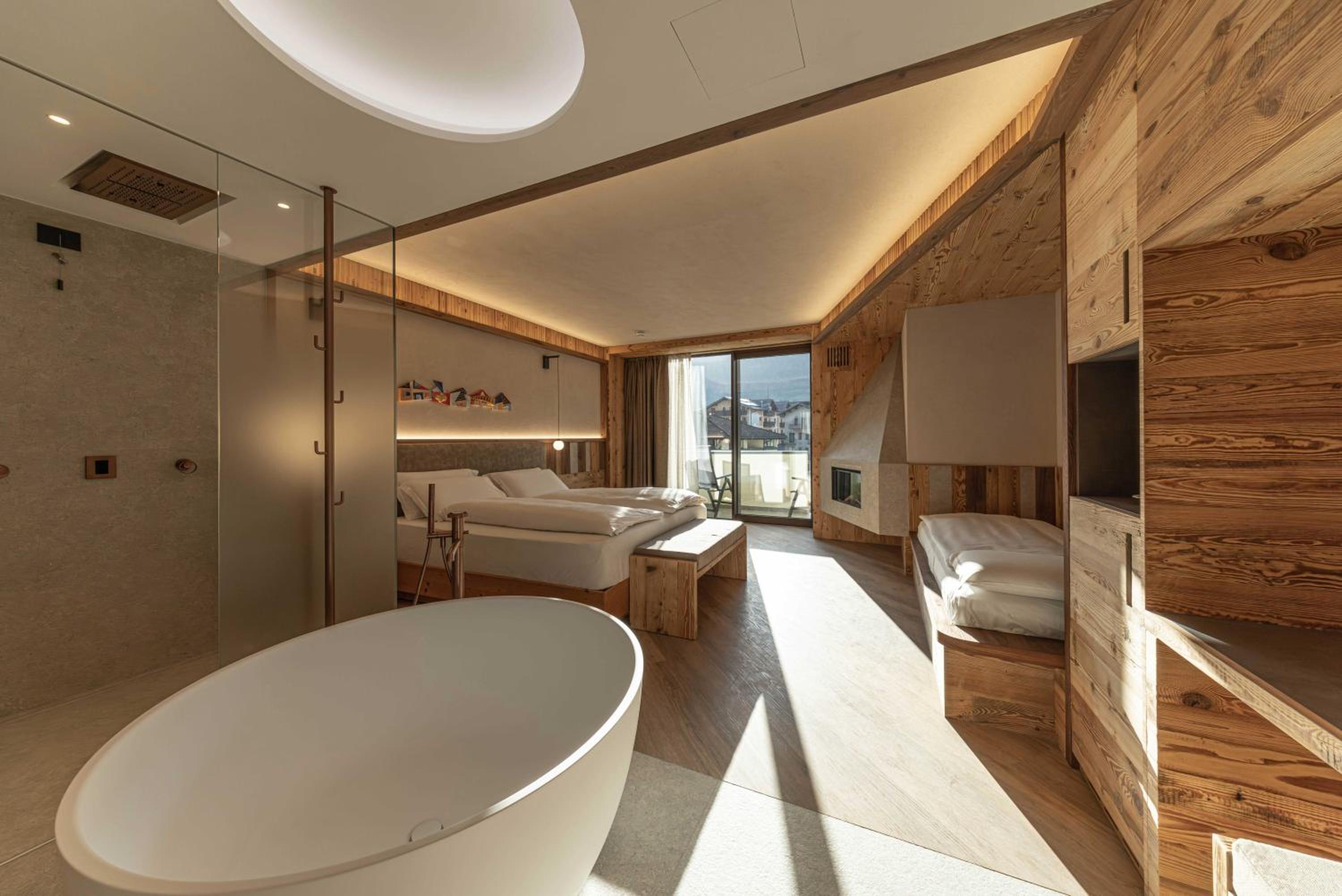 Suite with Spa Access photo 2