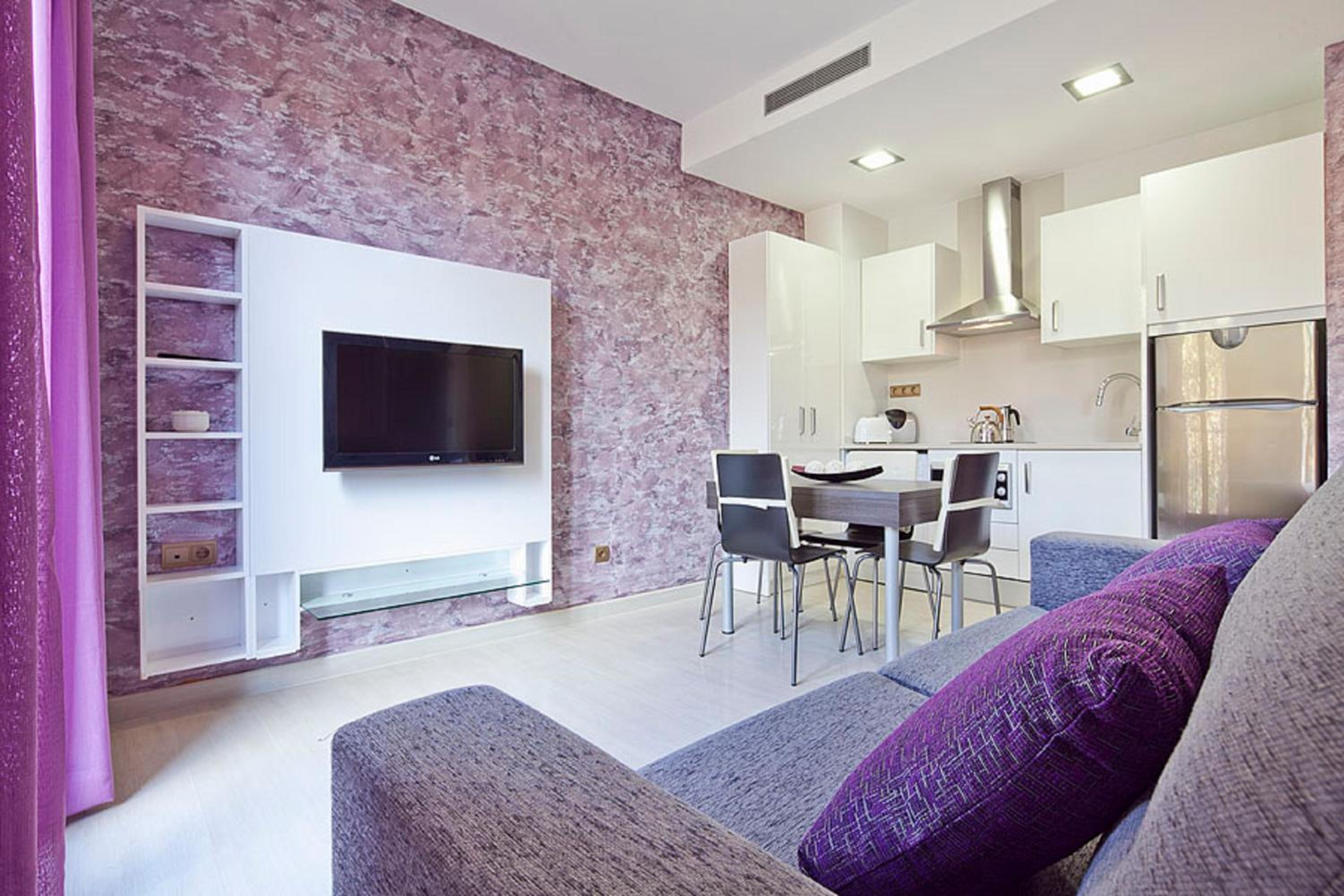 Studio with Balcony (1-3 Adults) photo 3