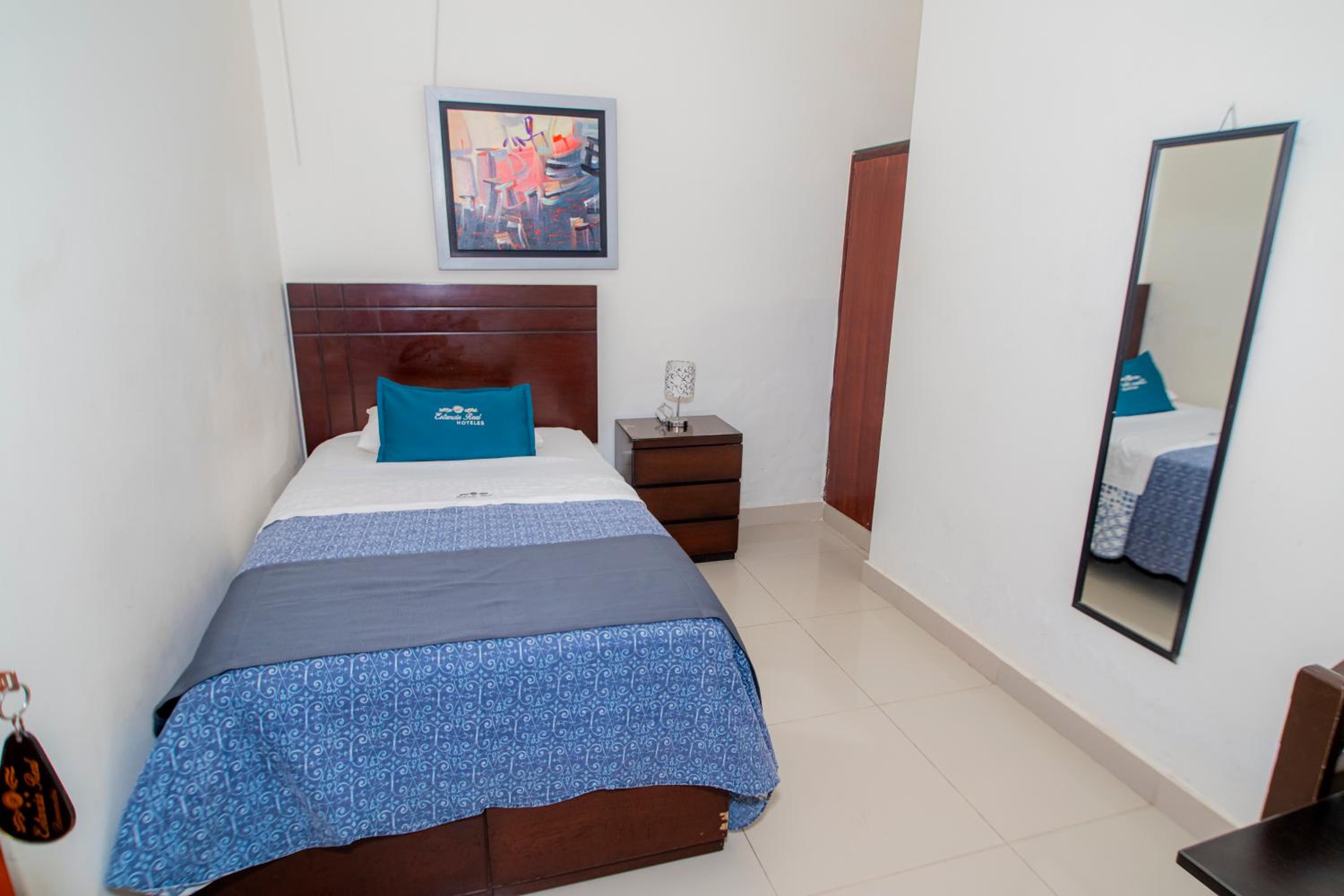Single Room with Private Bathroom photo 3