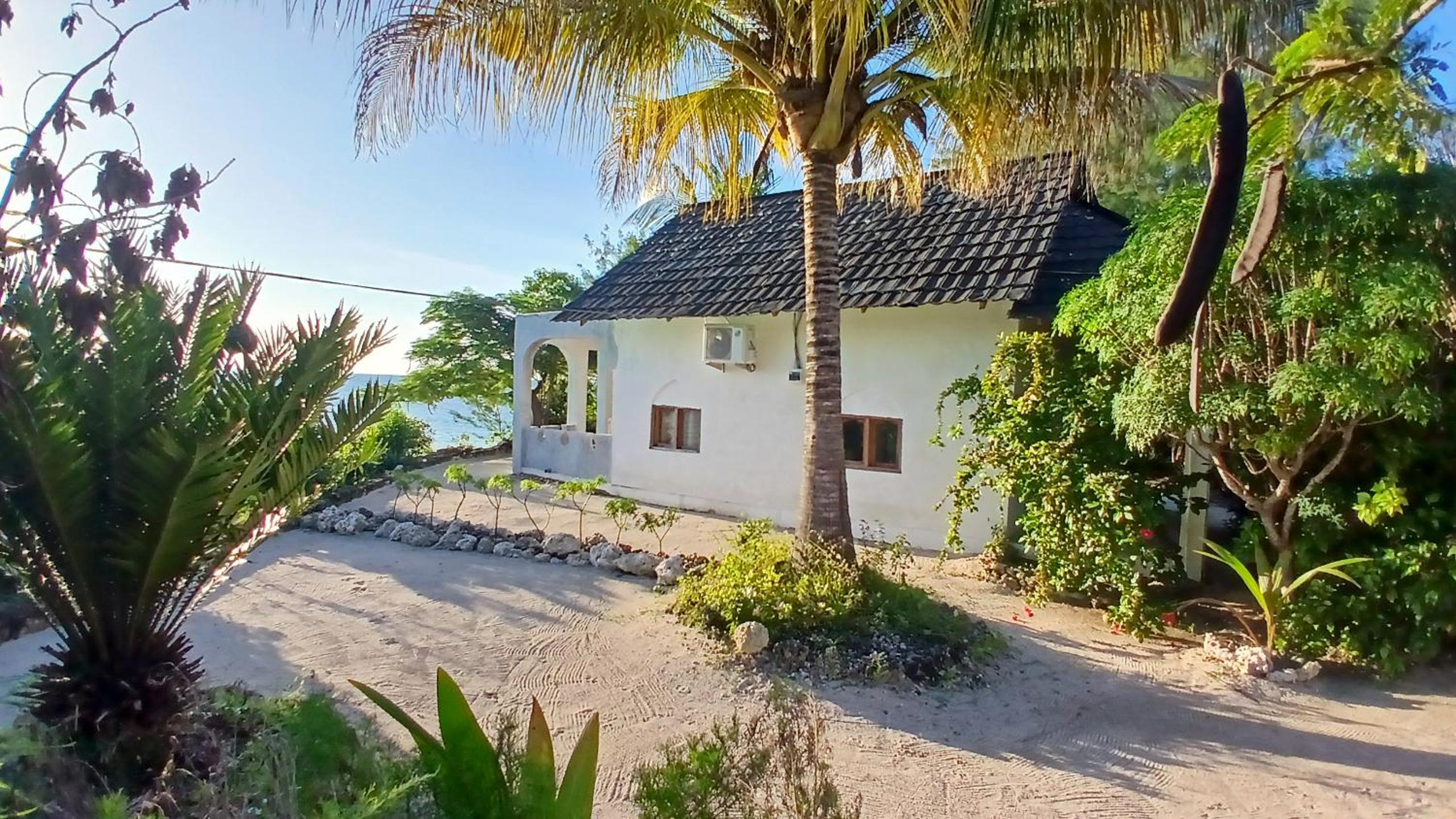 Bungalow with Sea View photo 2