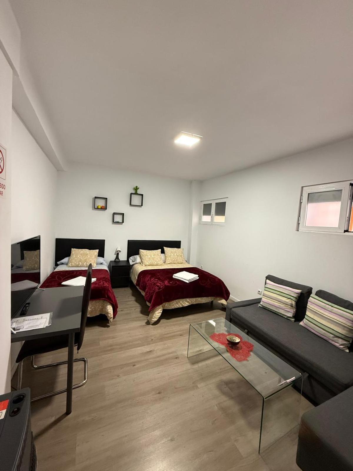 Large Double Room - Photo 2