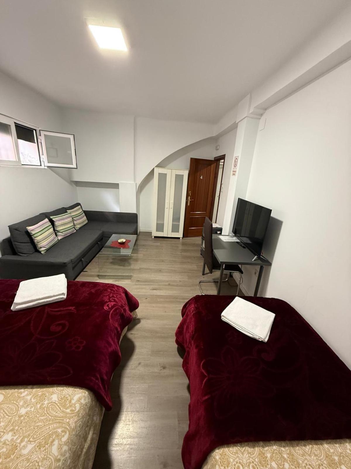 Large Double Room - Photo 1
