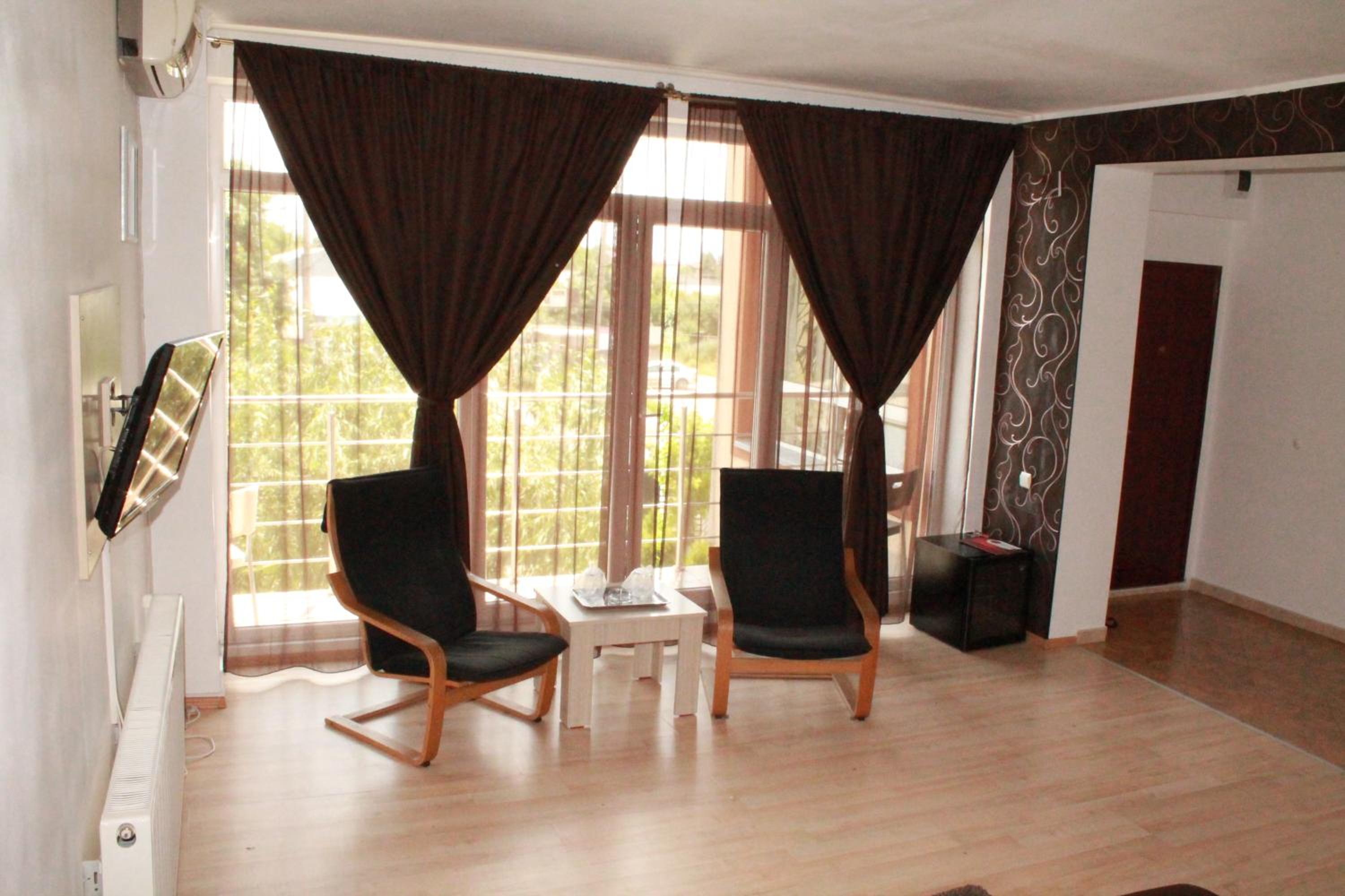 Deluxe Double Room with Balcony - Photo 14