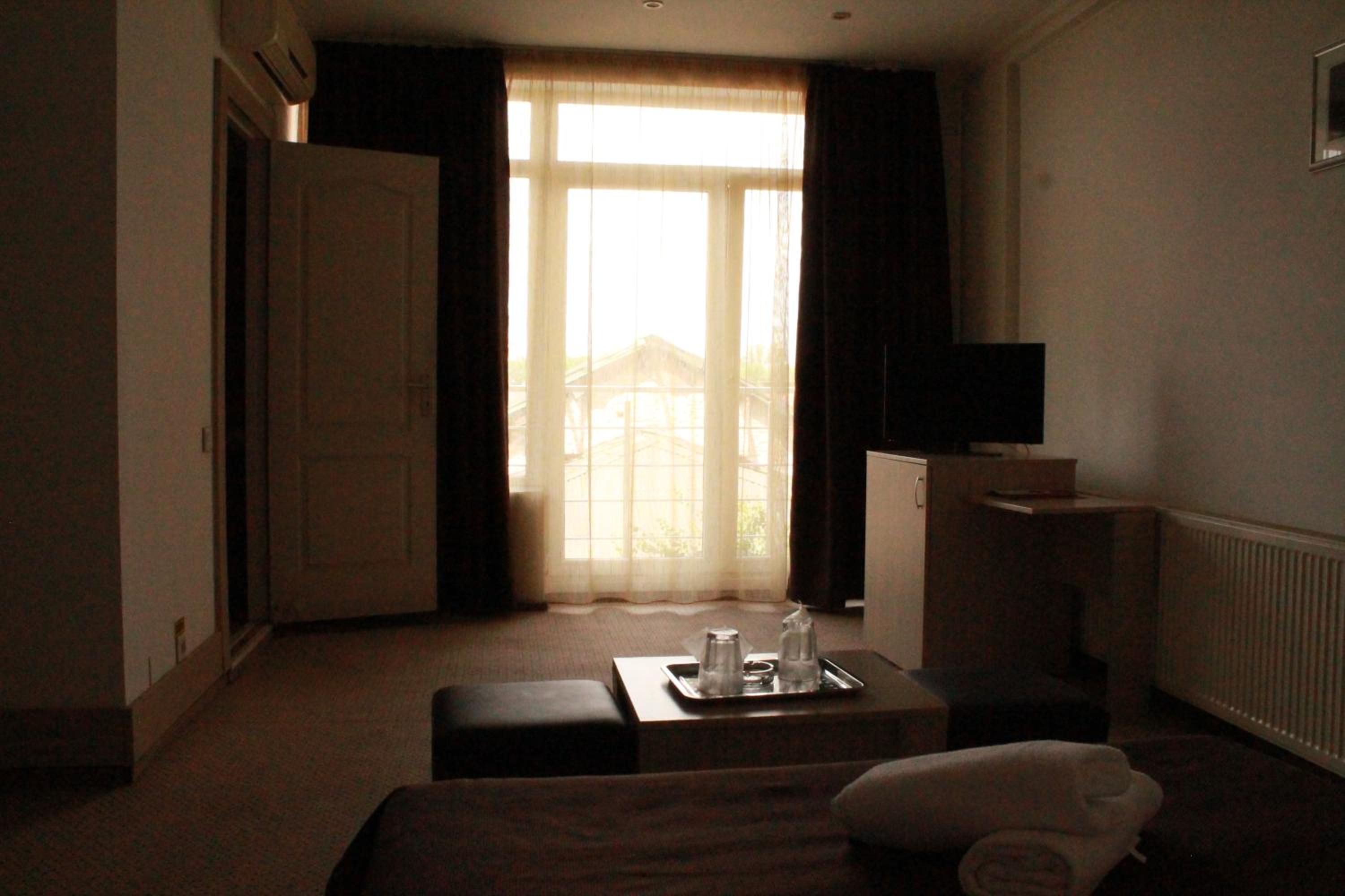 Standard Double Room - Photo 5