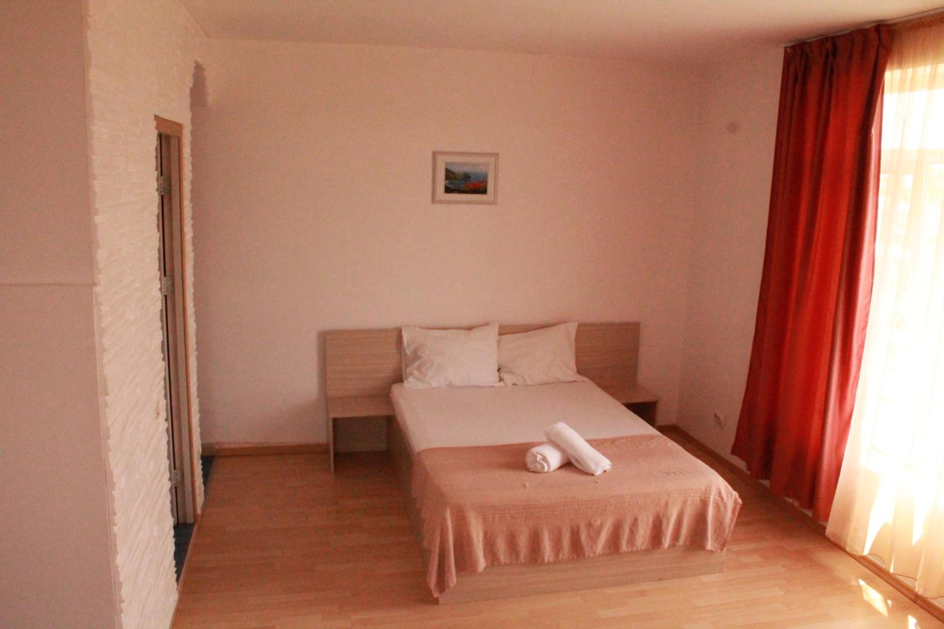 Standard Double Room - Photo 12