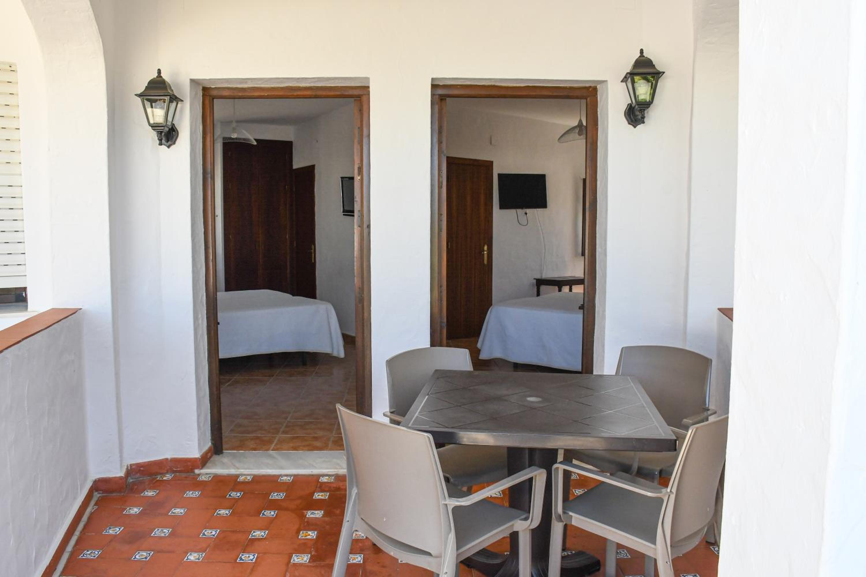 Two-Bedroom Bungalow - Photo 2