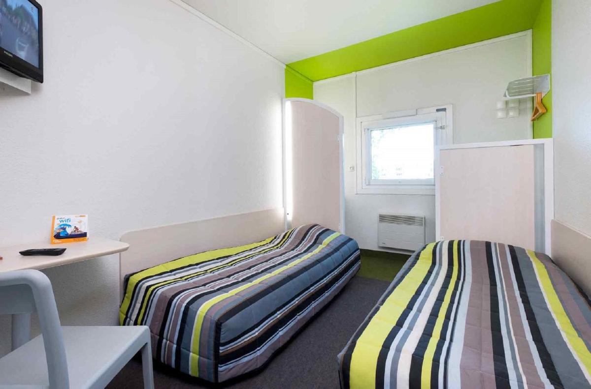 Twin Room with Shared Bathroom photo 2