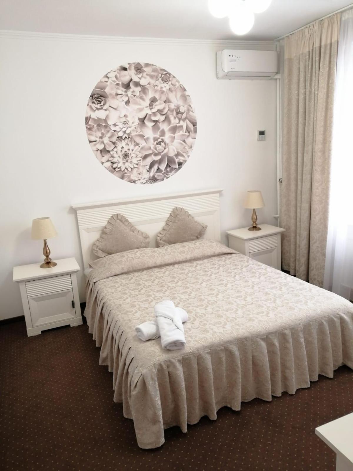 One-Bedroom Suite - Photo 3