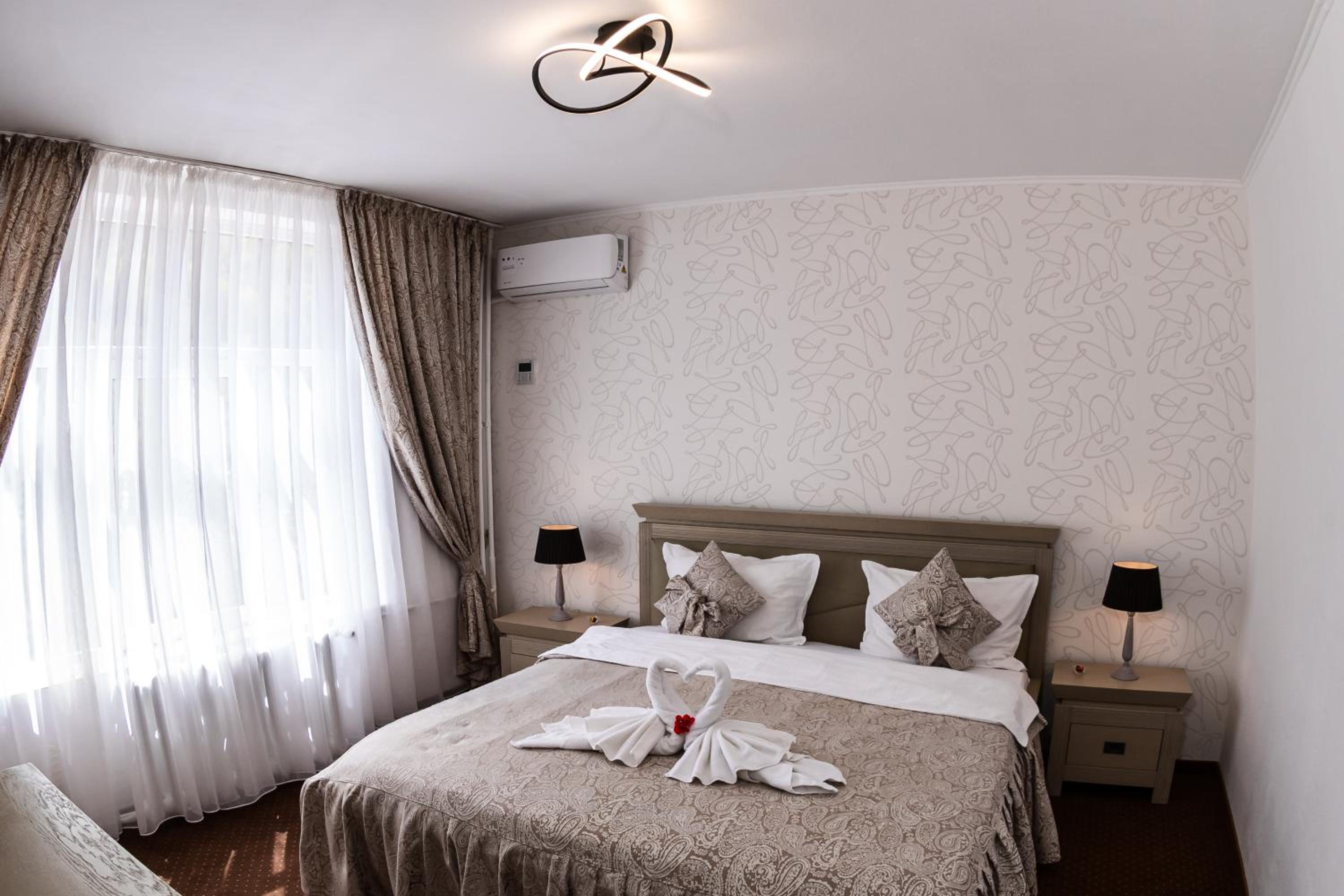 One-Bedroom Suite - Photo 6