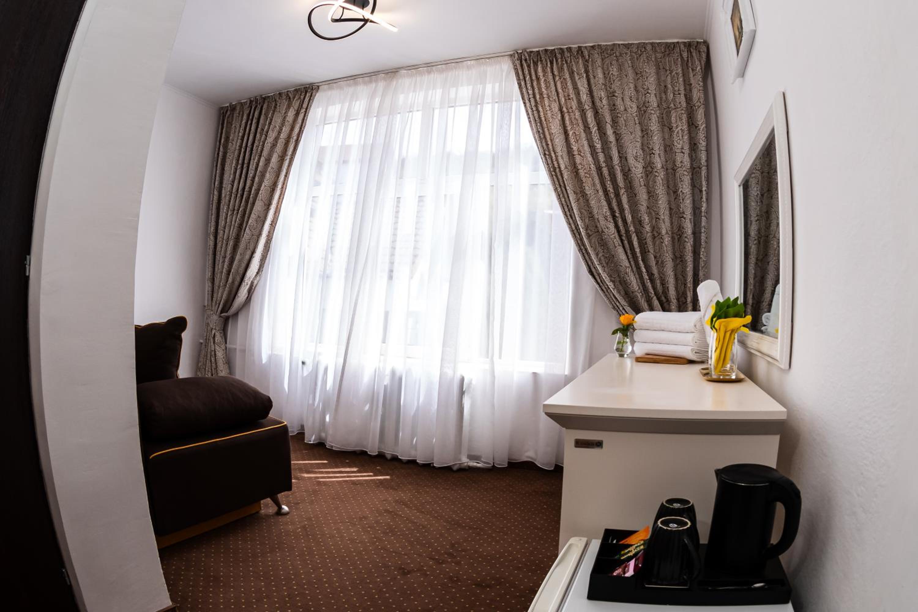 One-Bedroom Suite - Photo 5