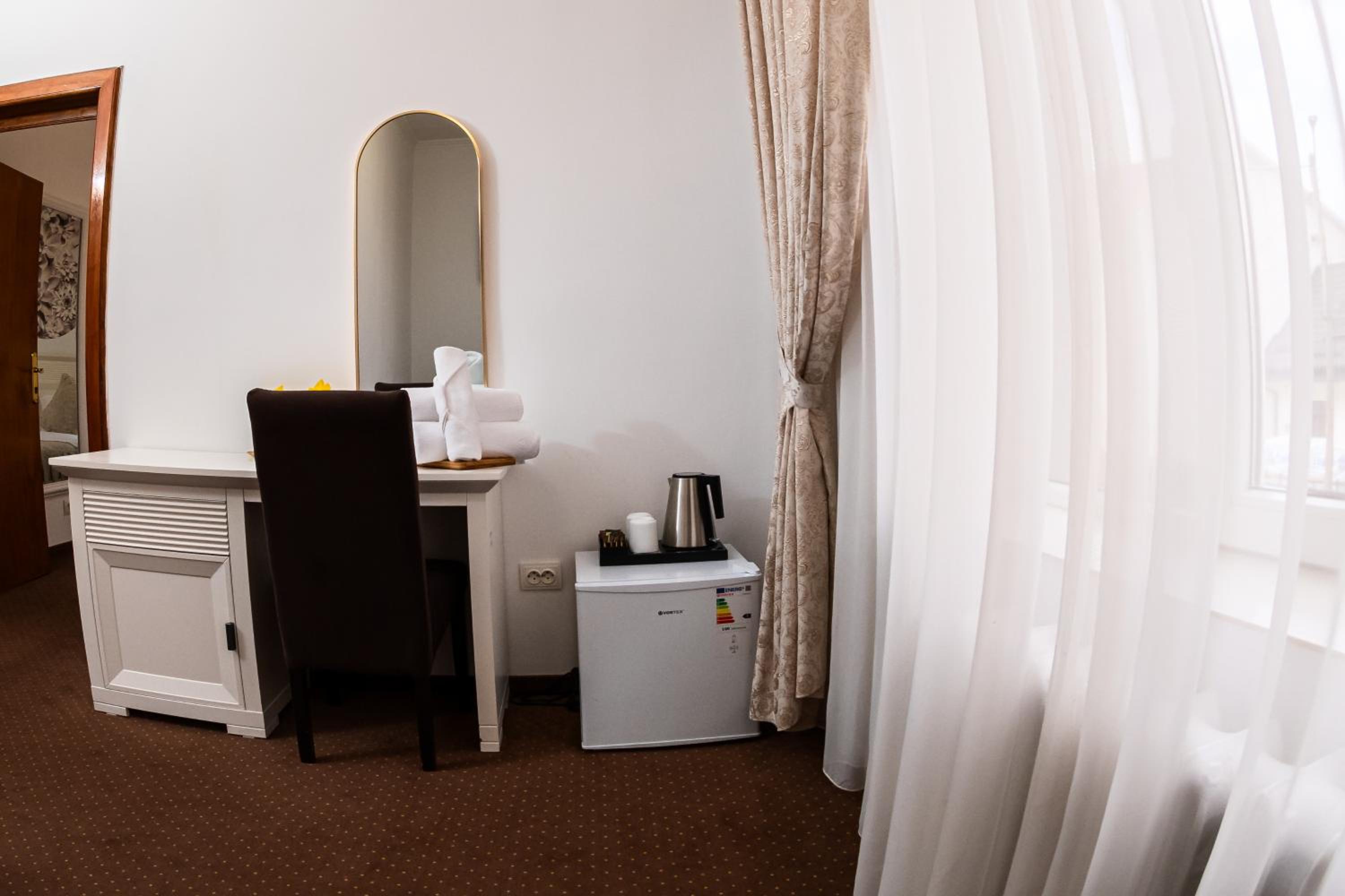 One-Bedroom Suite - Photo 33