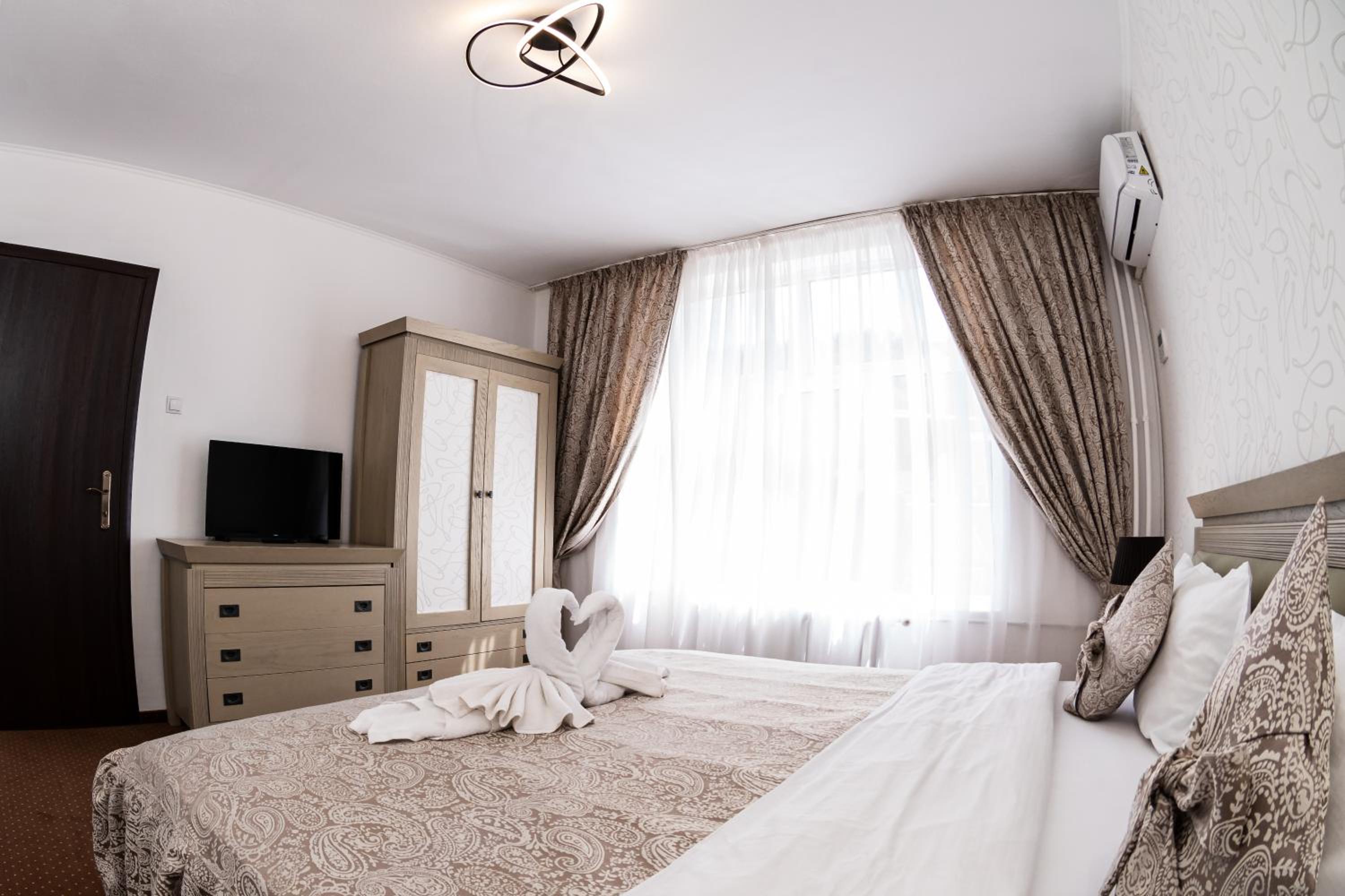 One-Bedroom Suite - Photo 31