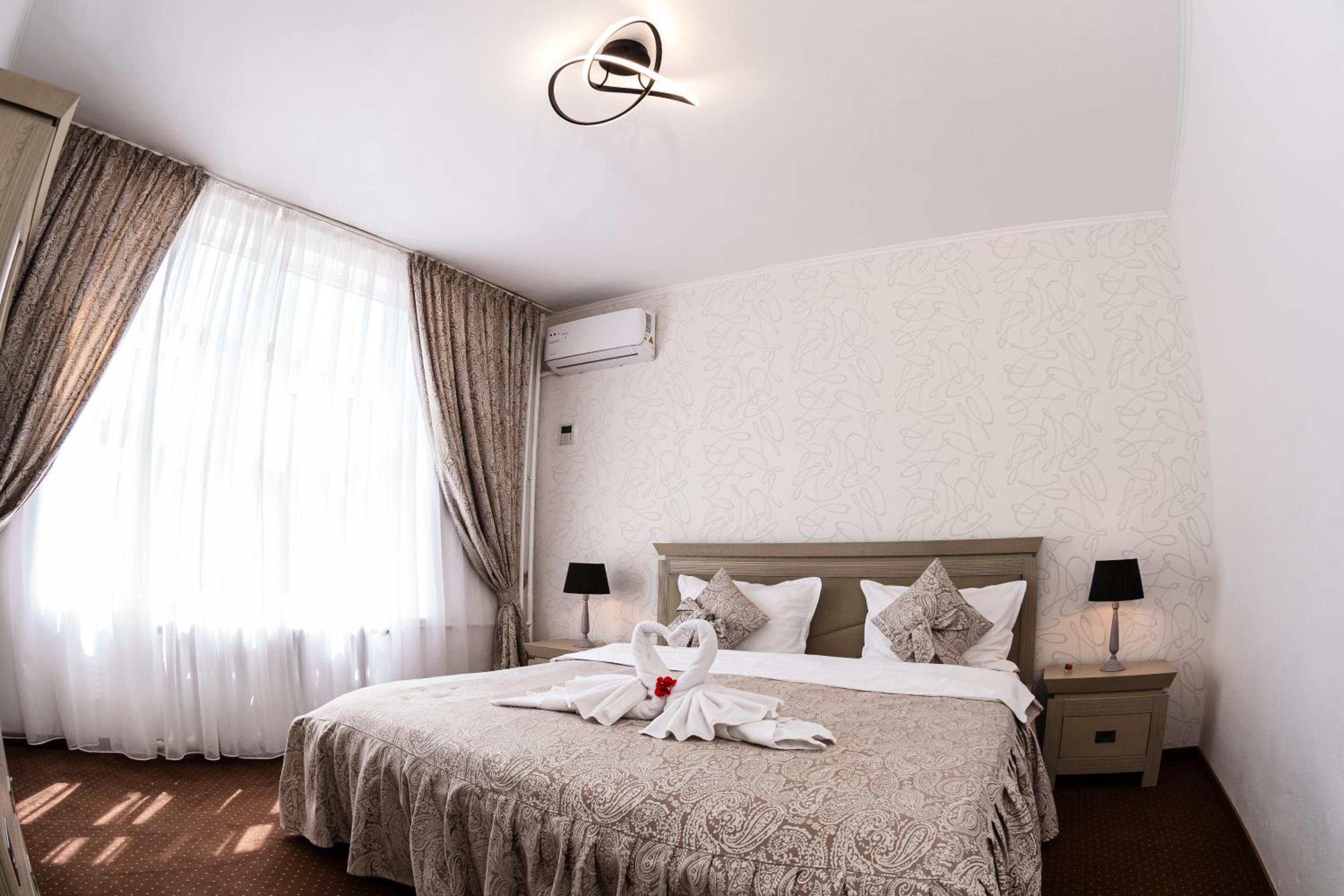 One-Bedroom Suite - Photo 12