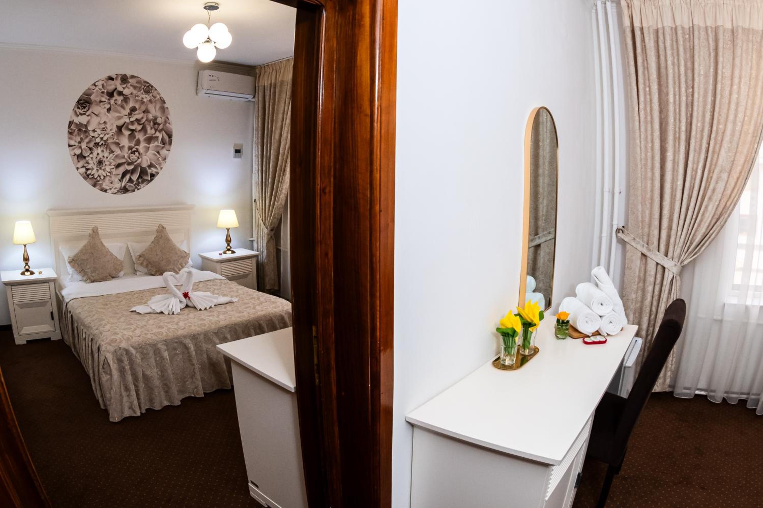 One-Bedroom Suite - Photo 22