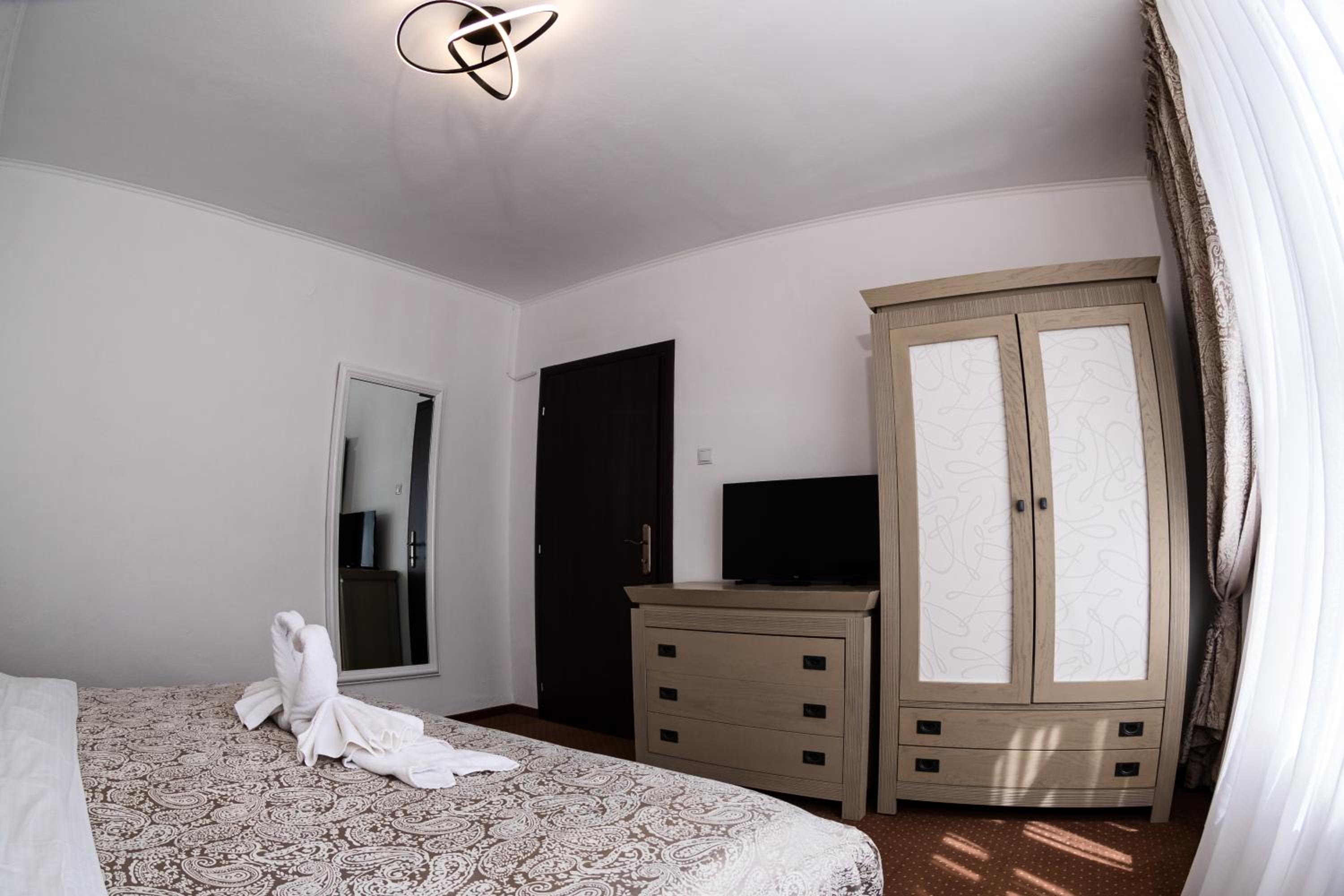 One-Bedroom Suite - Photo 32
