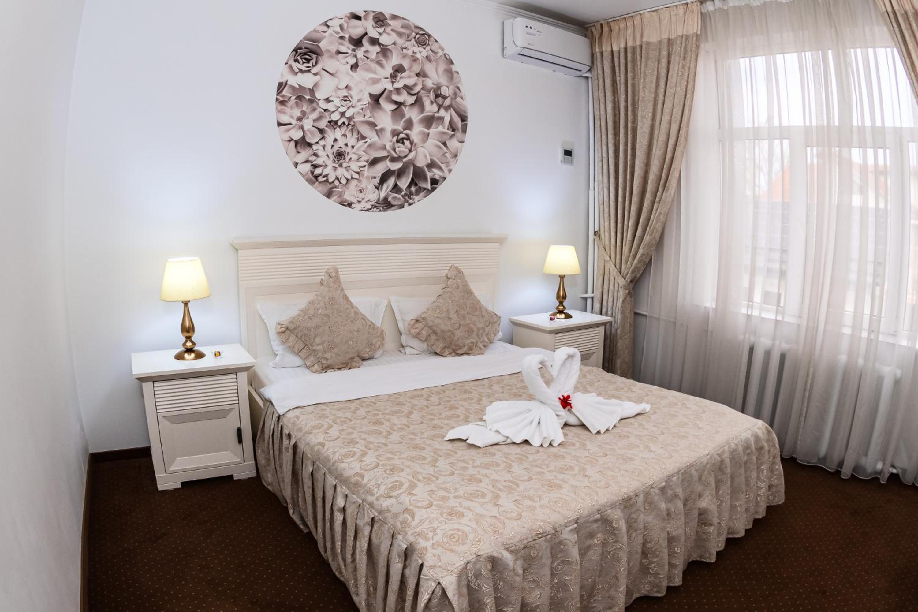 One-Bedroom Suite - Photo 20