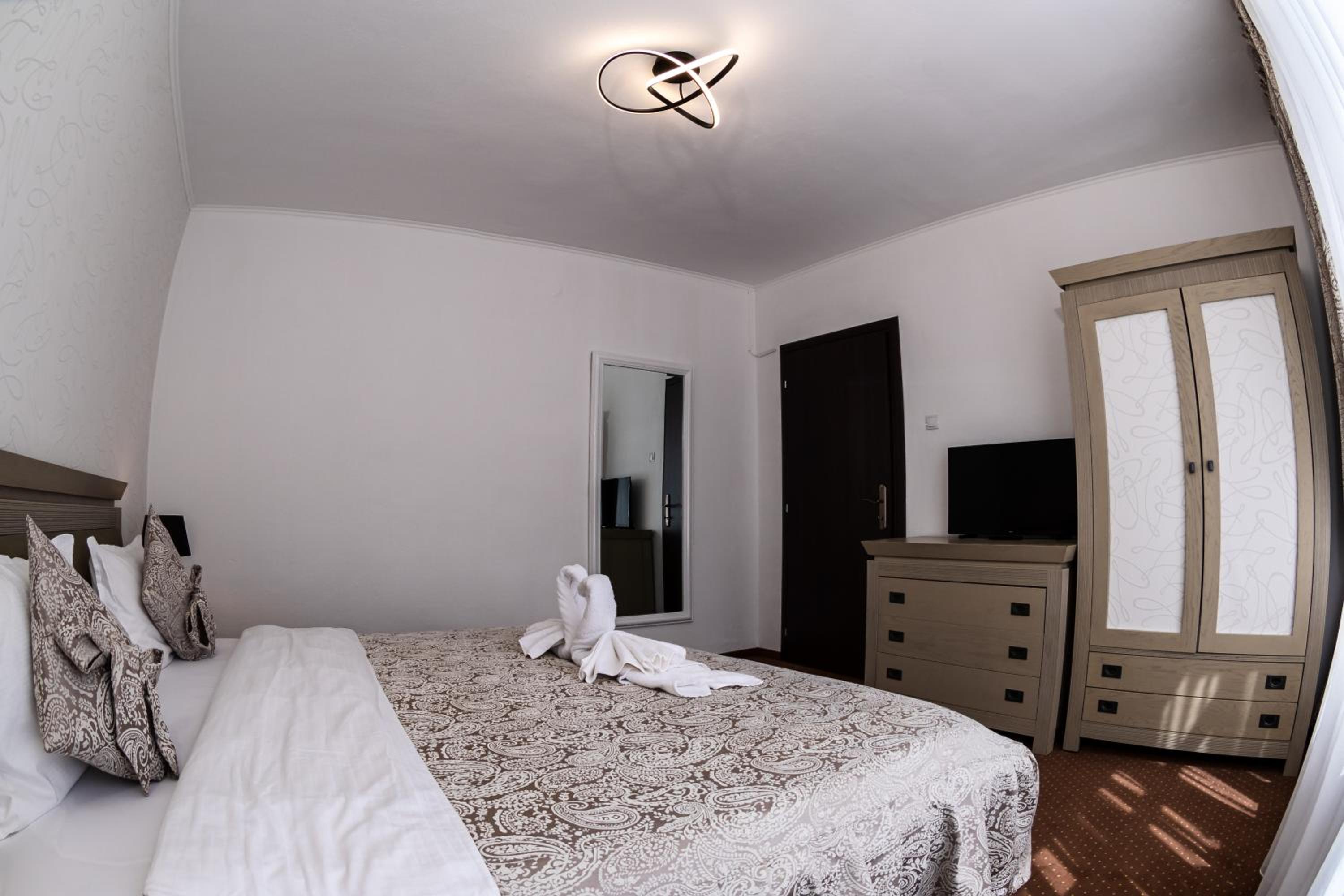 One-Bedroom Suite - Photo 28