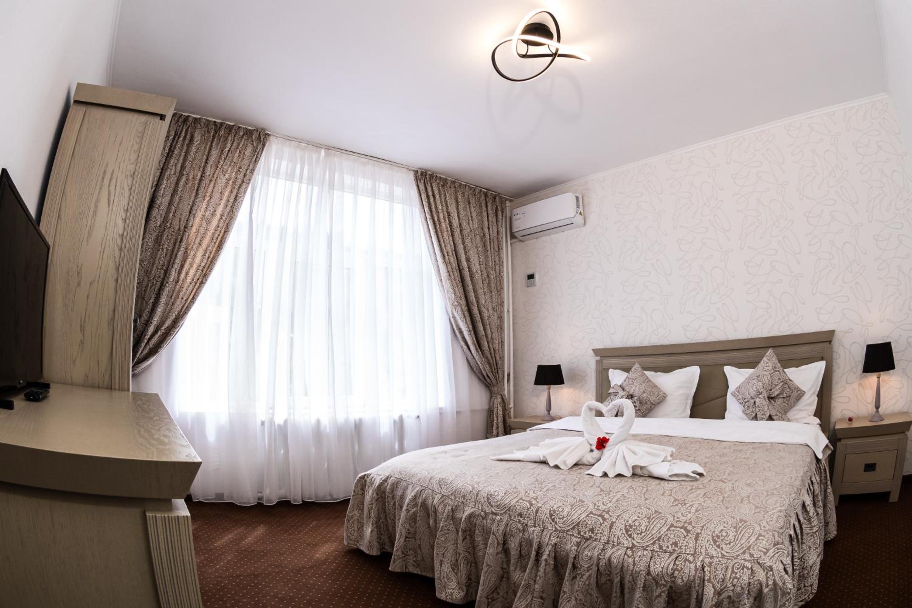 One-Bedroom Suite - Photo 10