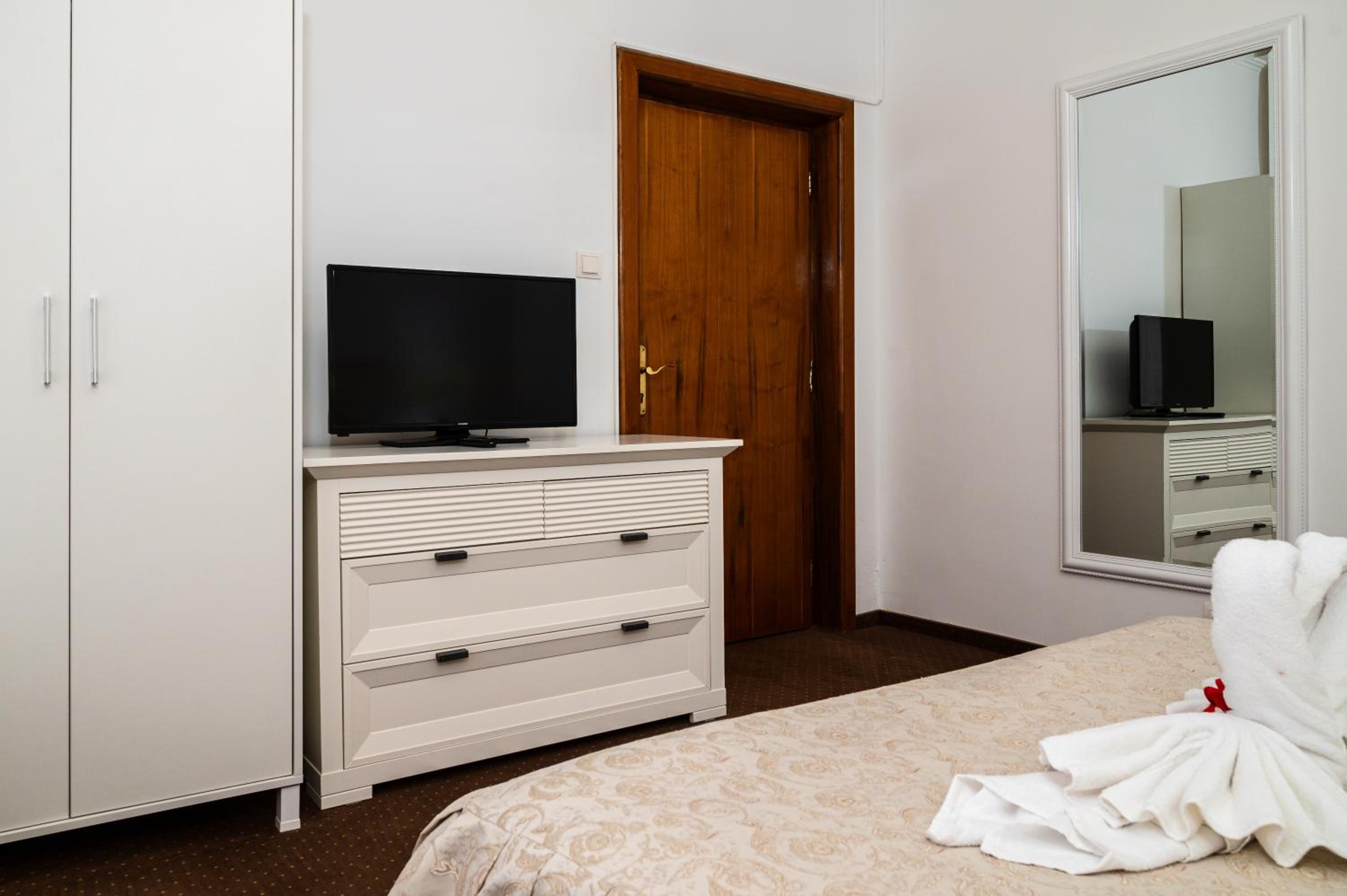 One-Bedroom Suite - Photo 16