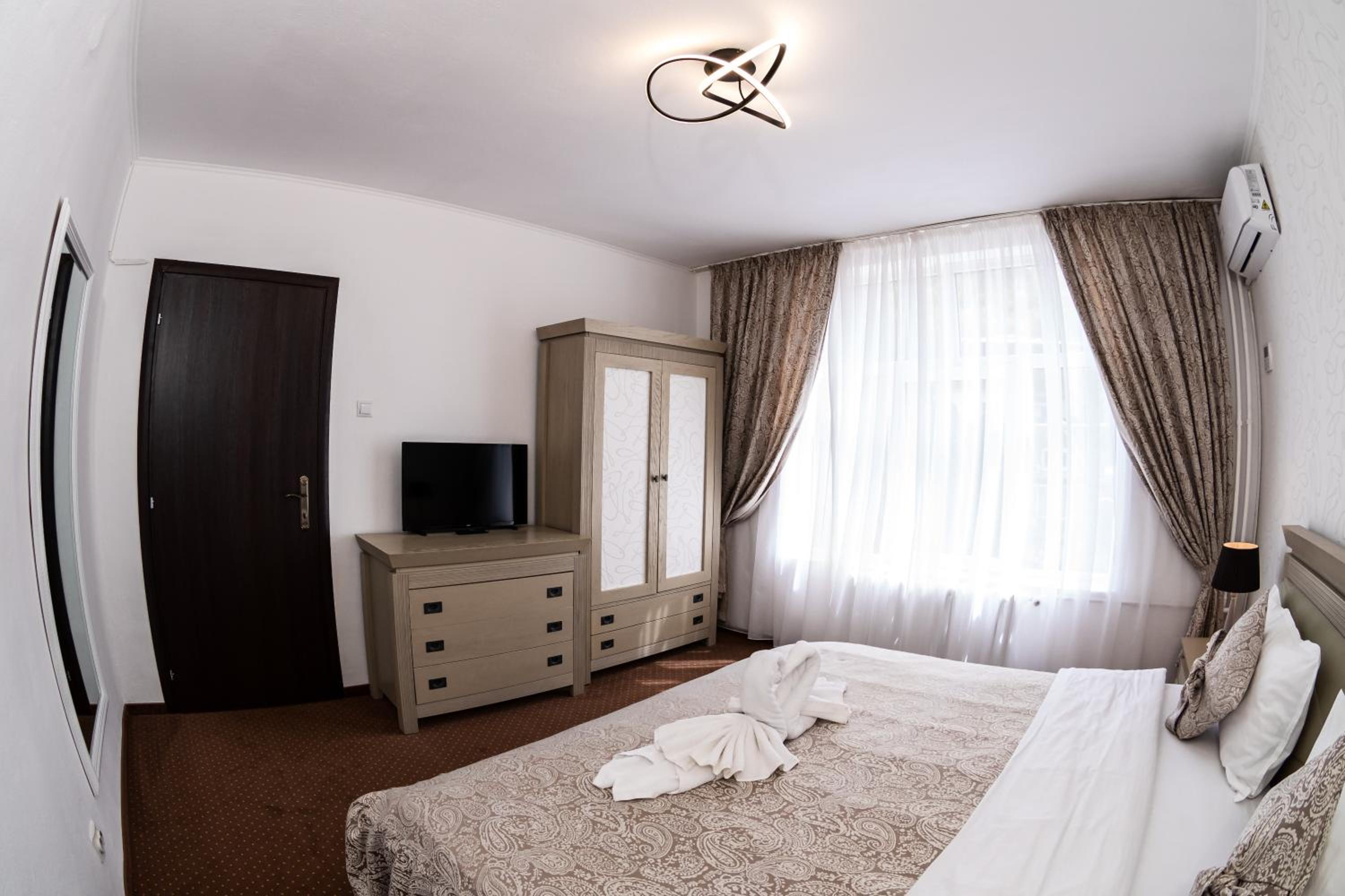 One-Bedroom Suite - Photo 11