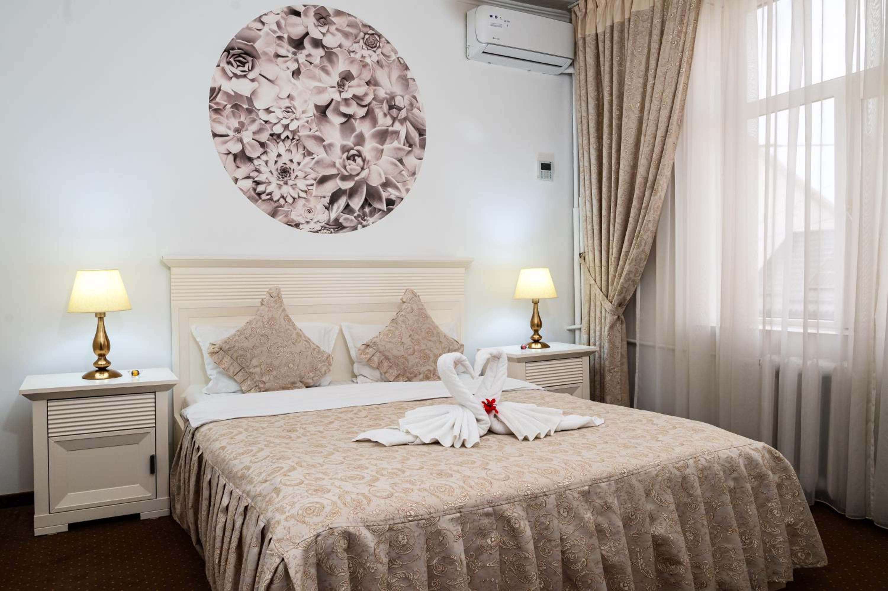 One-Bedroom Suite - Photo 1