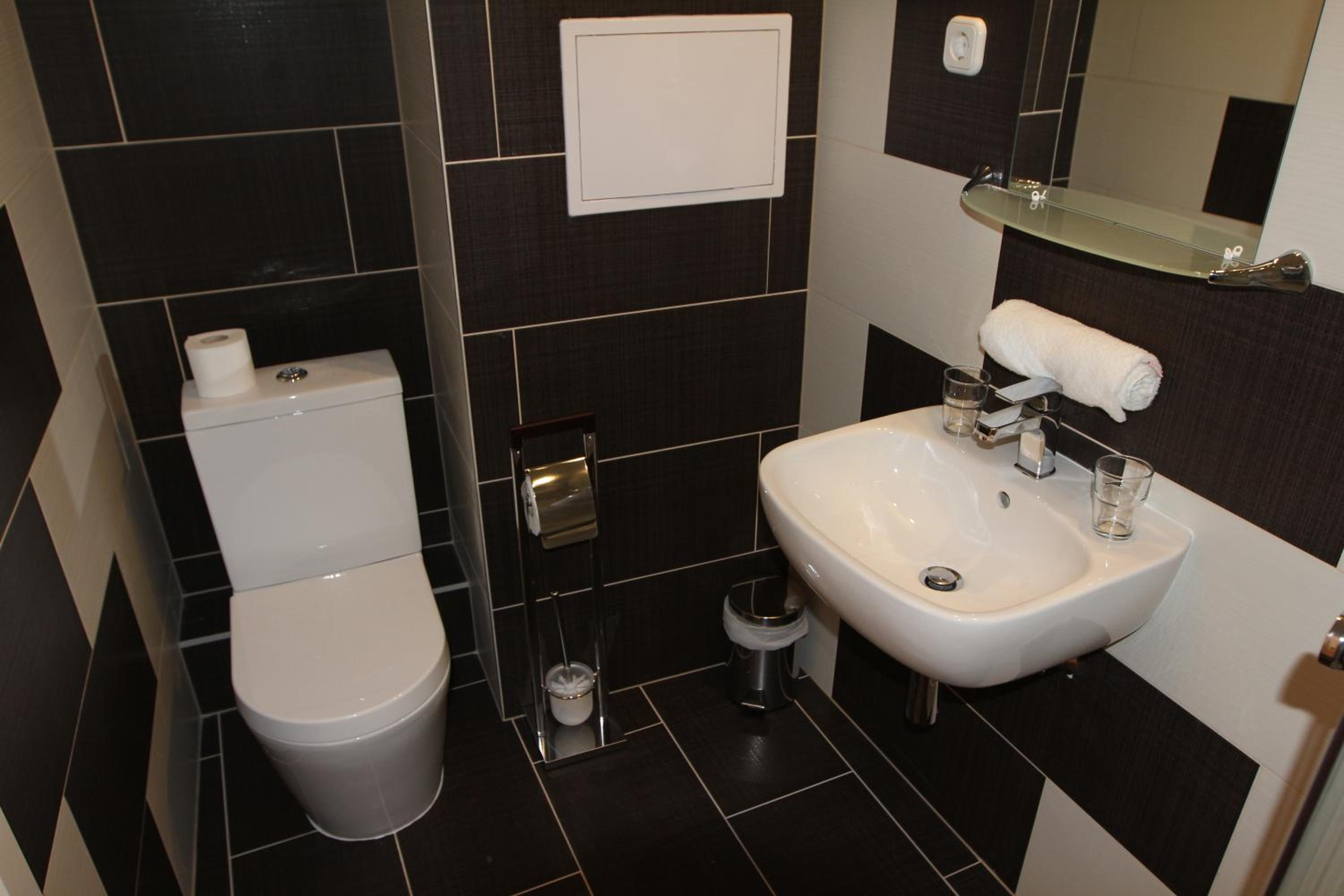 Small Double or Twin Room - Photo 8
